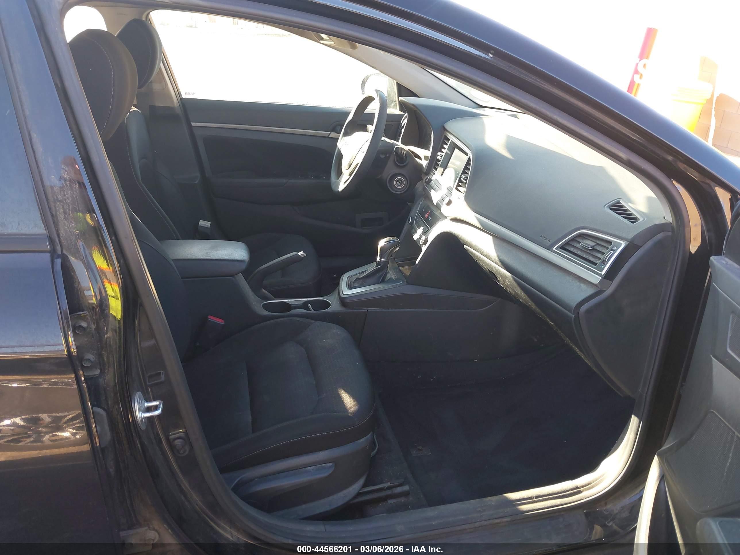 HYUNDAI ELANTRA image 5