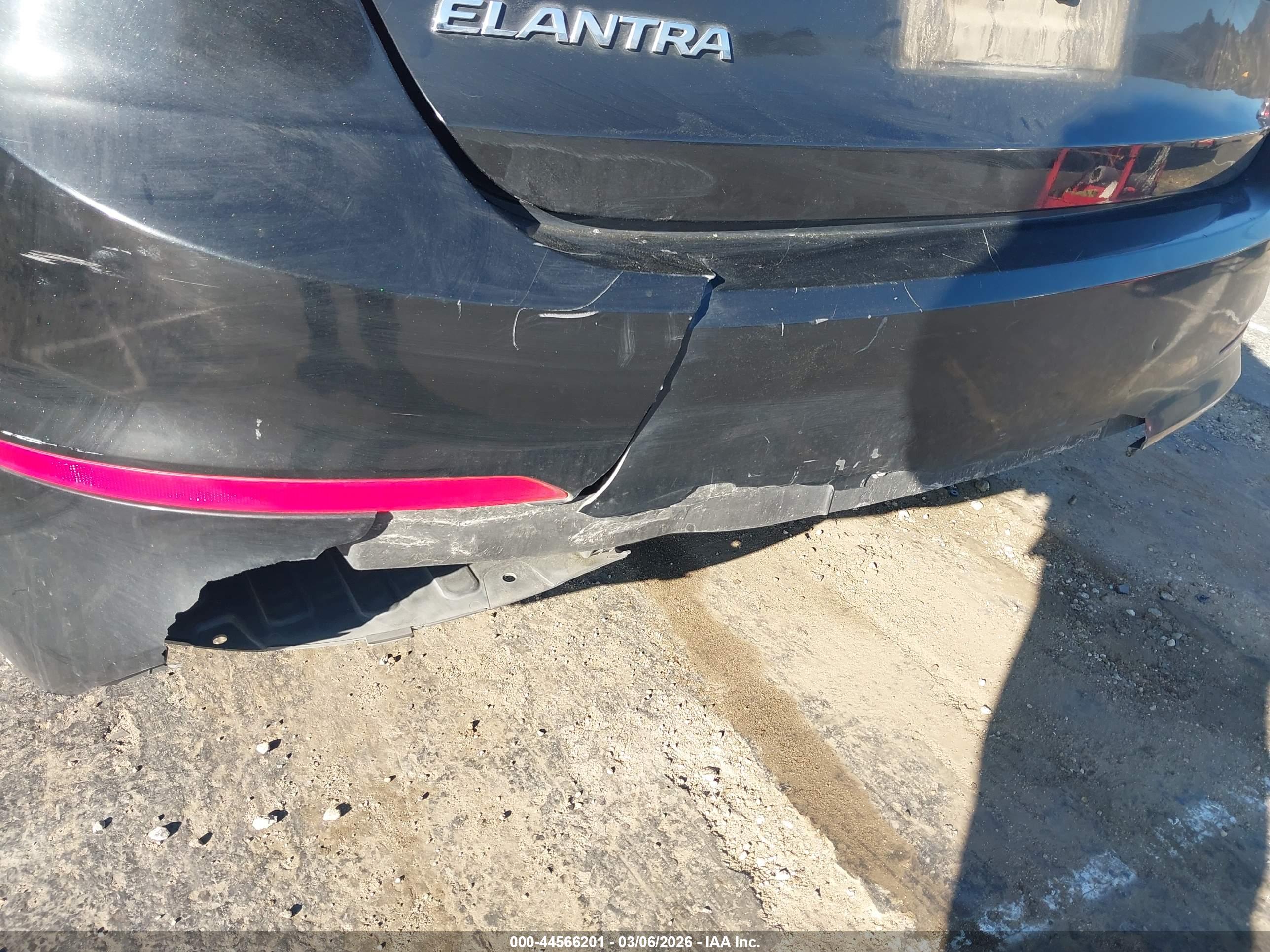 HYUNDAI ELANTRA image 6