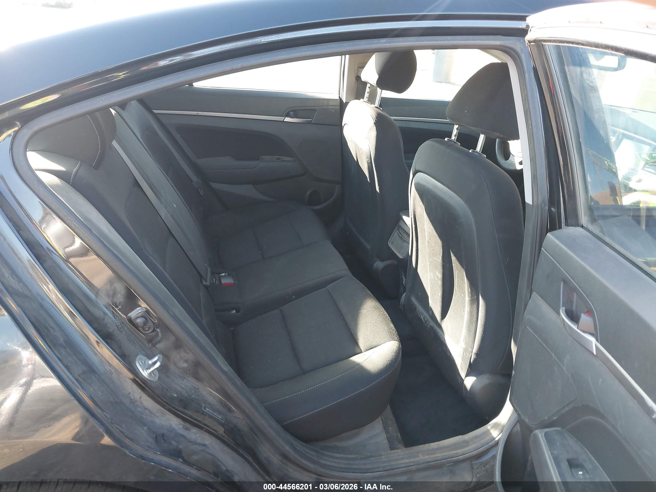 HYUNDAI ELANTRA image 8