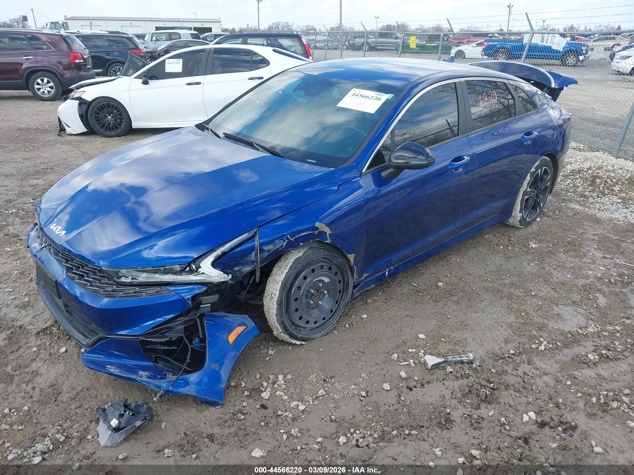 KIA K5 image 2
