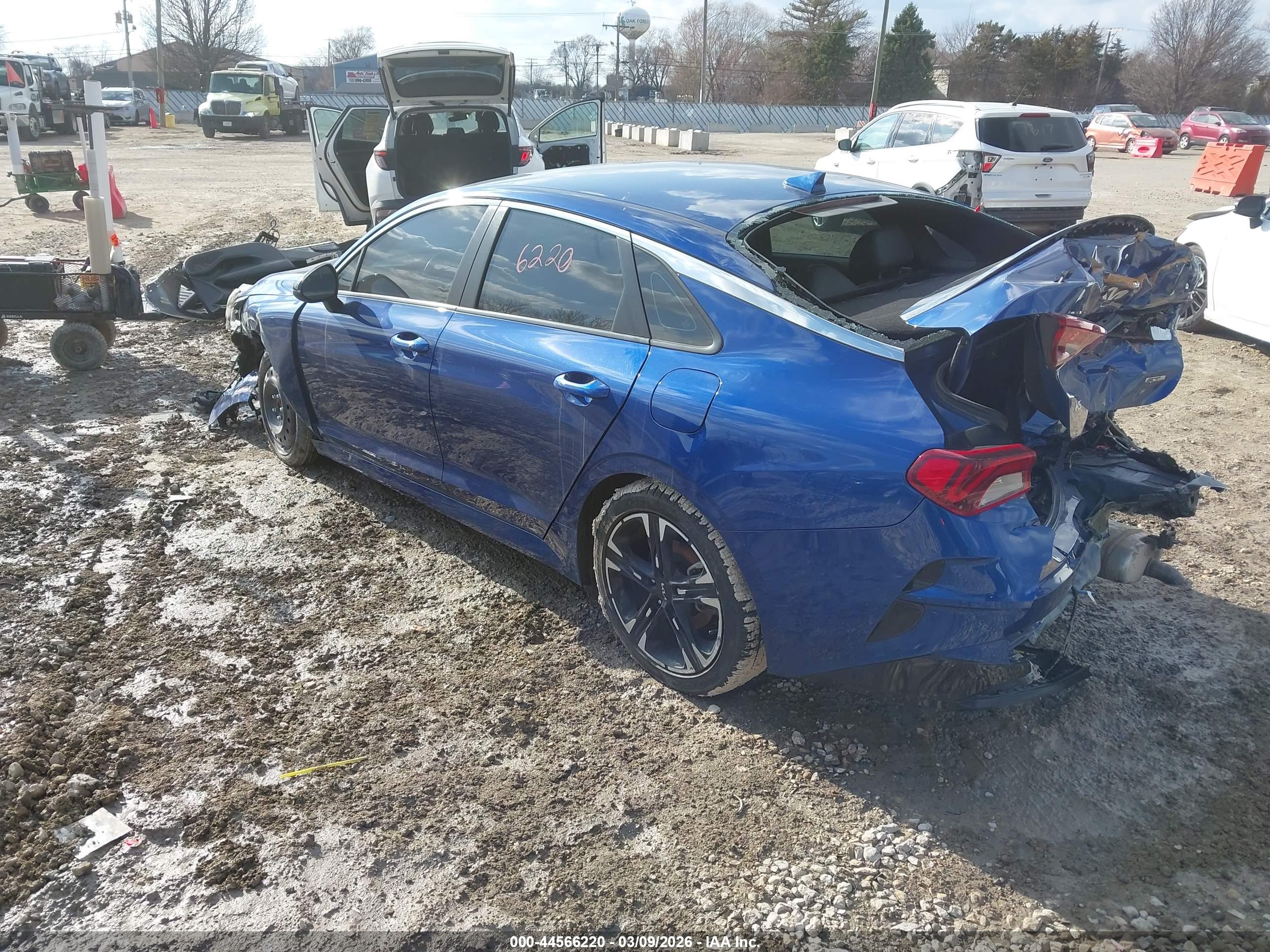 KIA K5 image 3