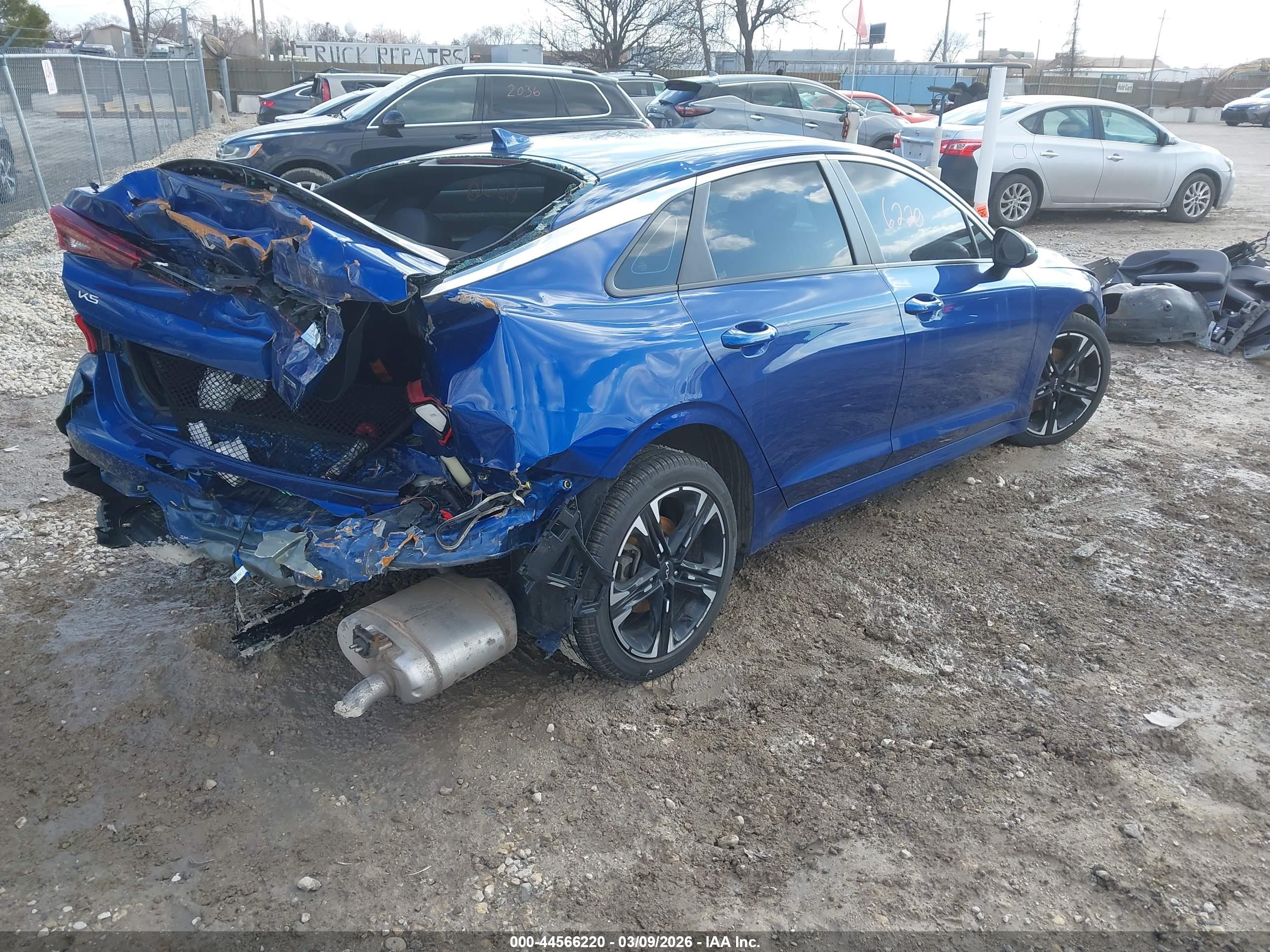 KIA K5 image 4