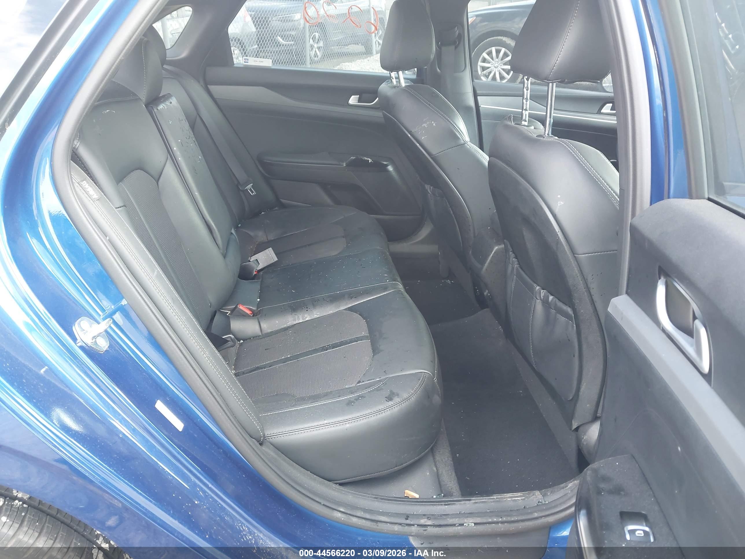 KIA K5 image 8