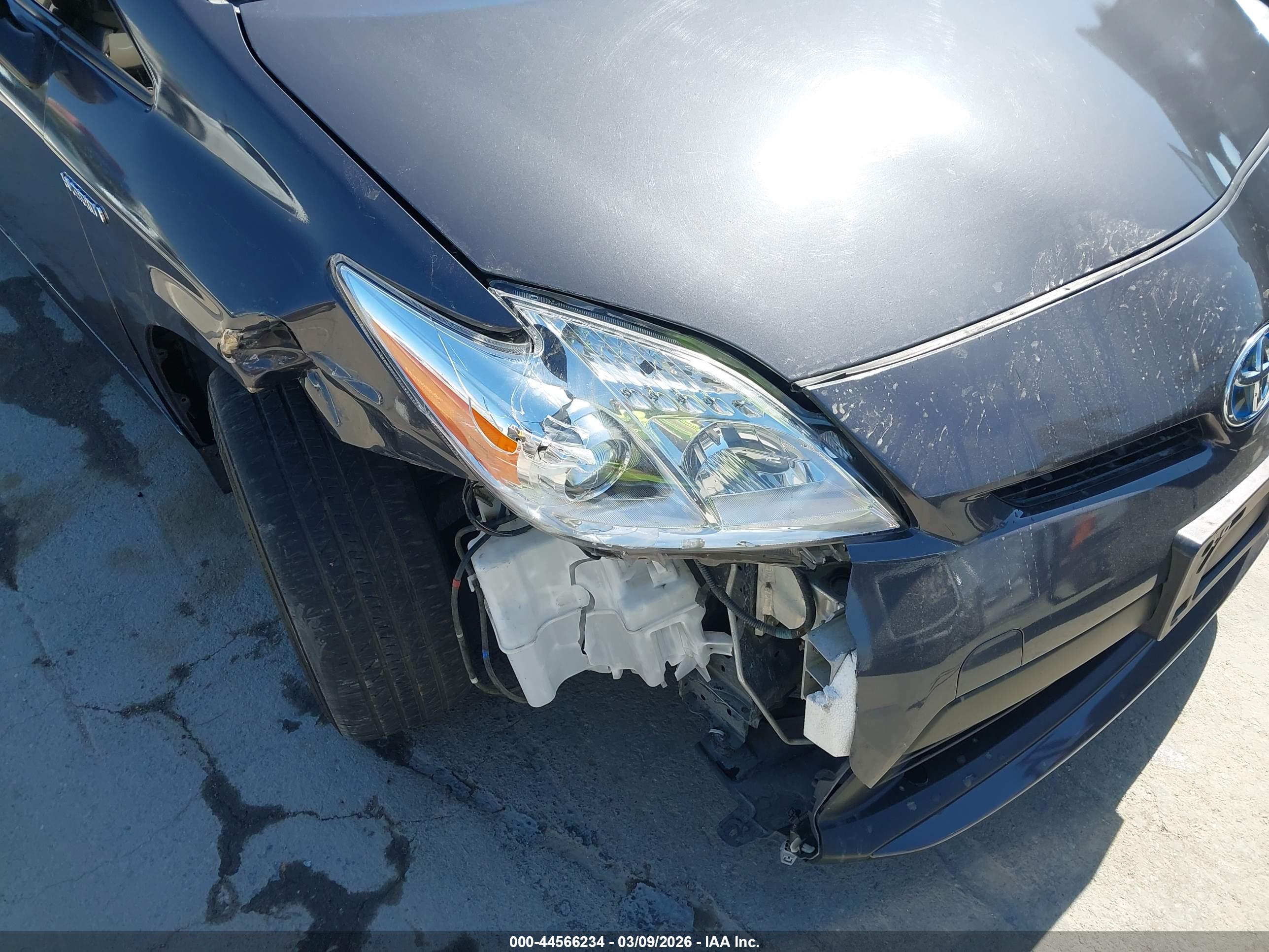 TOYOTA PRIUS image 6
