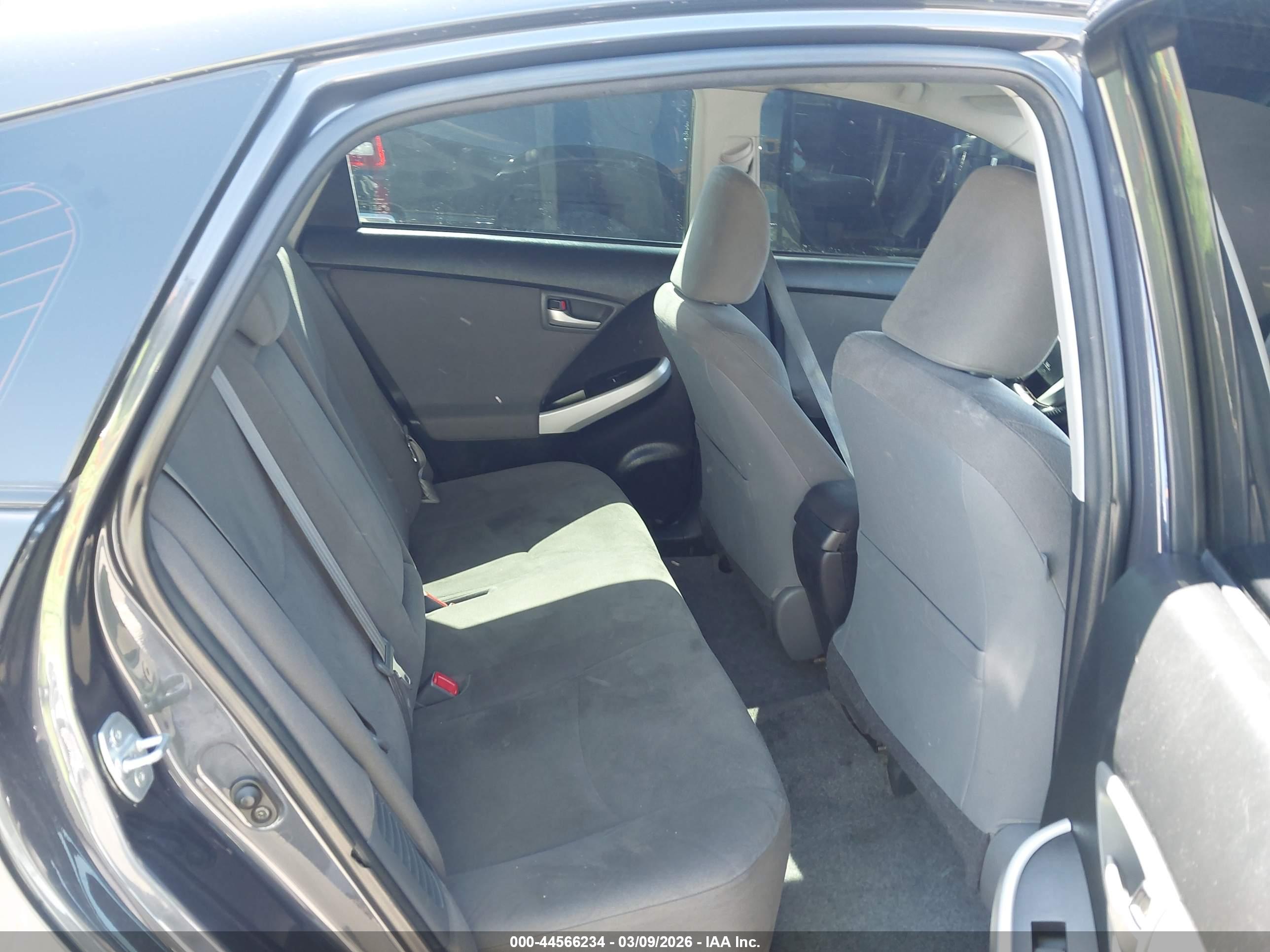 TOYOTA PRIUS image 8