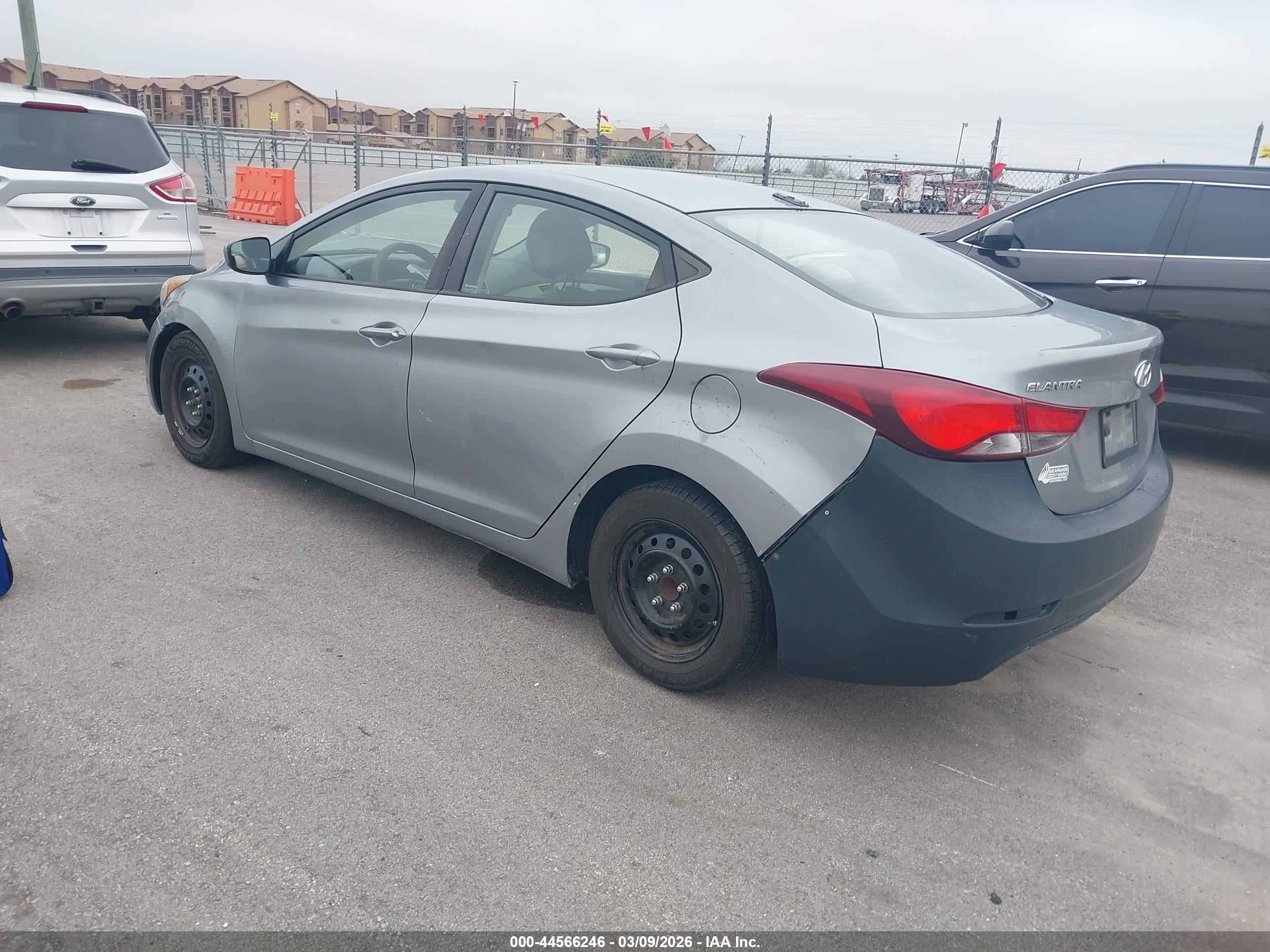HYUNDAI ELANTRA image 3