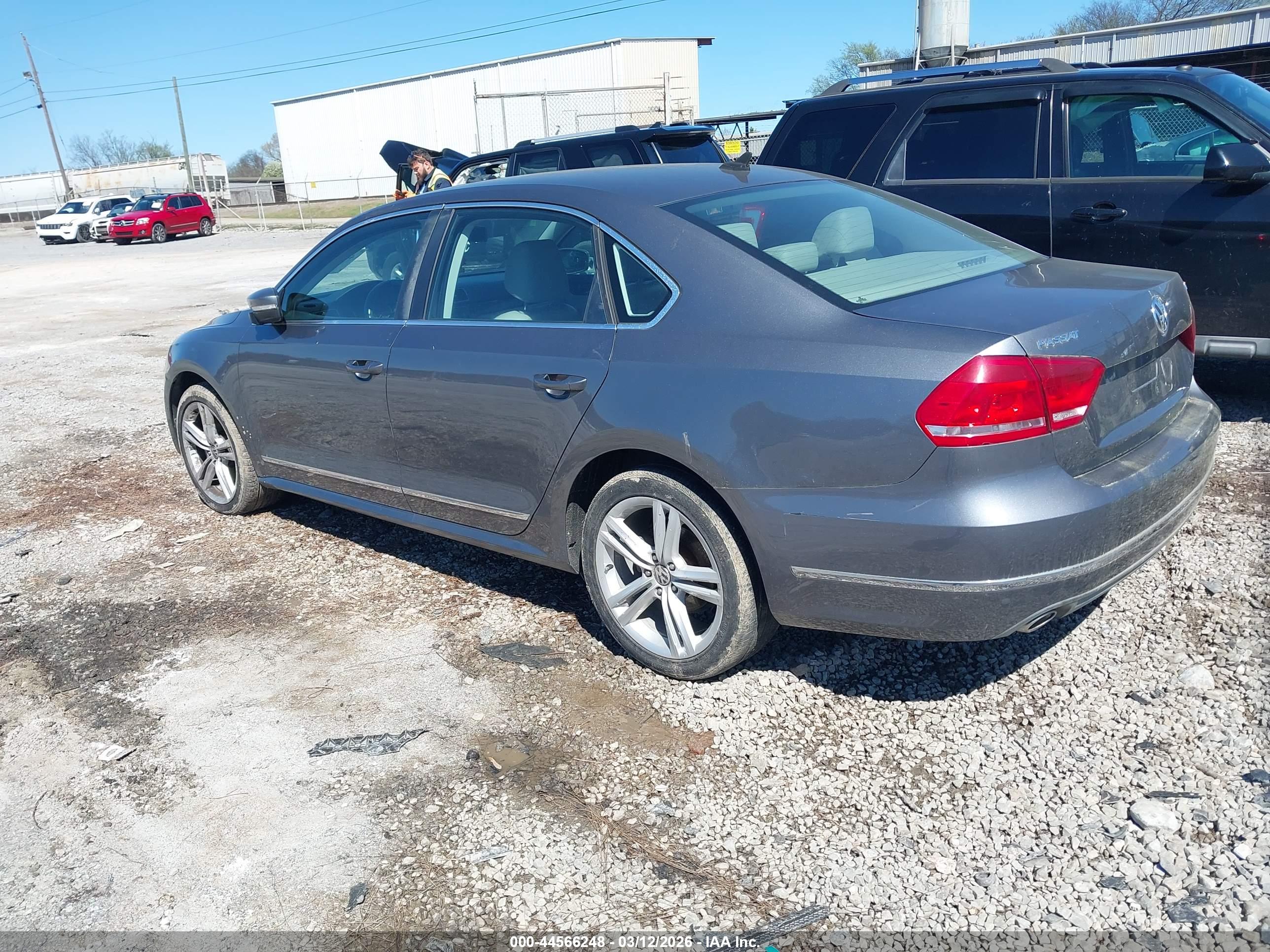 VOLKSWAGEN PASSAT image 3