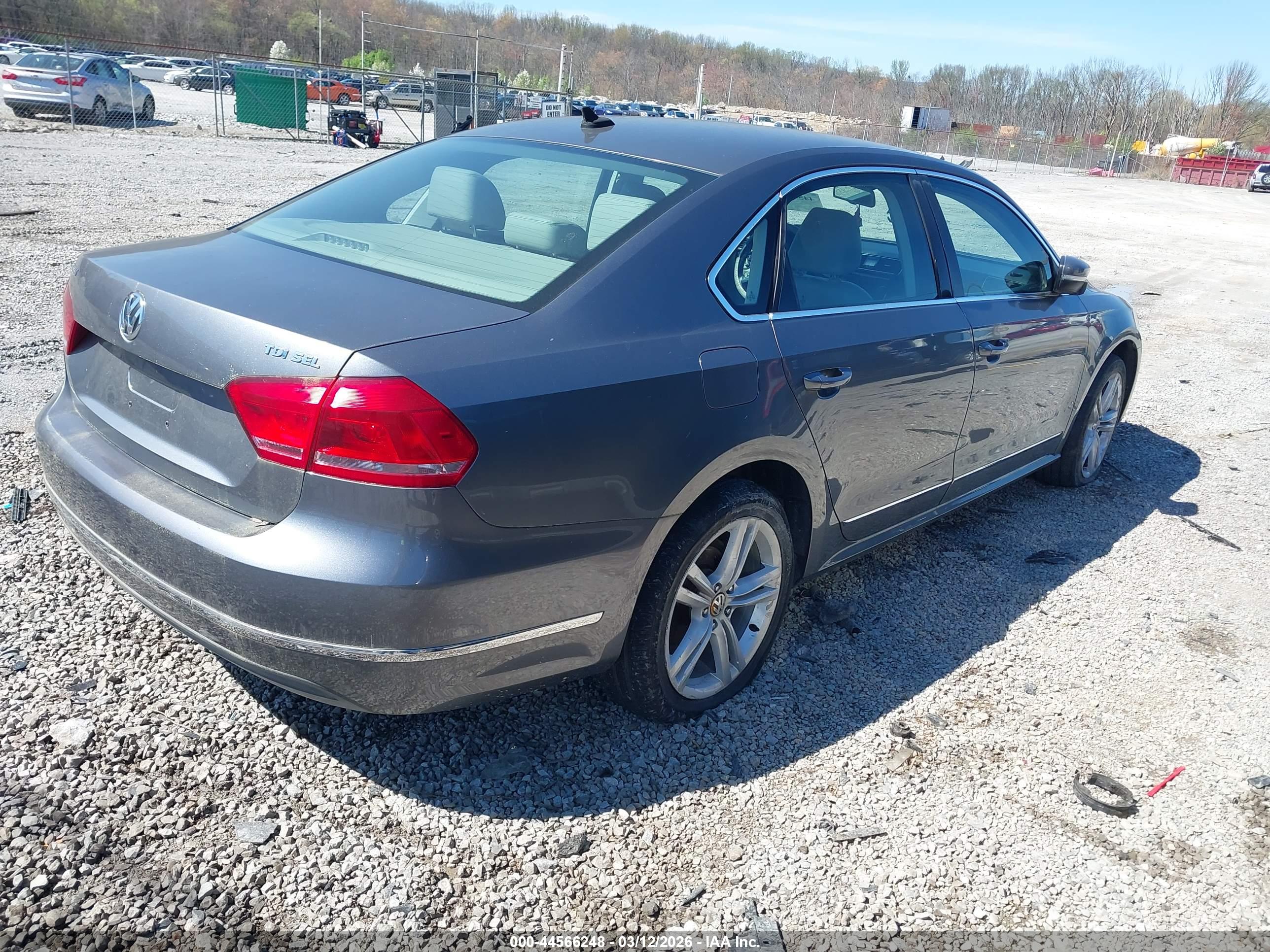VOLKSWAGEN PASSAT image 4