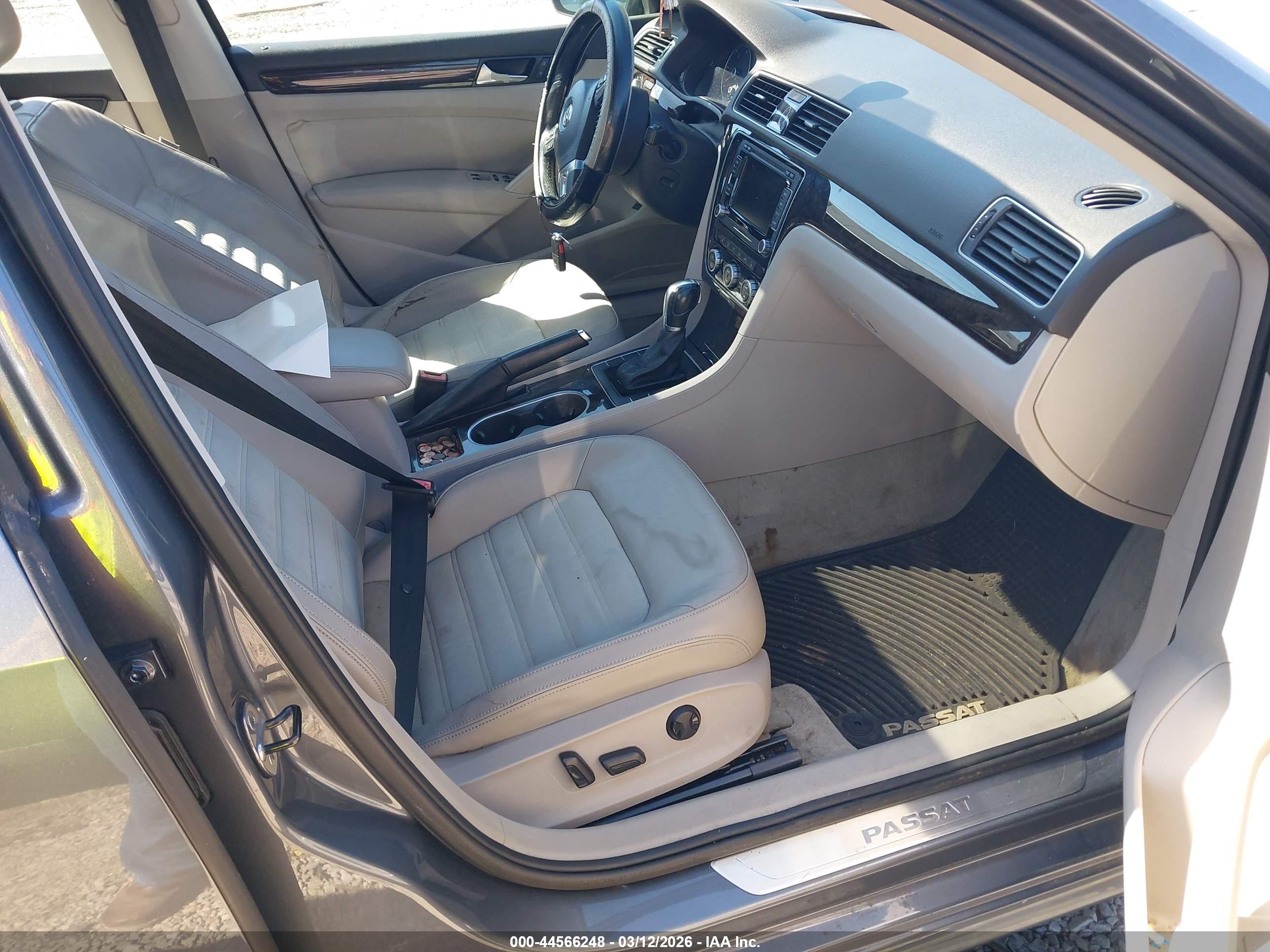 VOLKSWAGEN PASSAT image 5