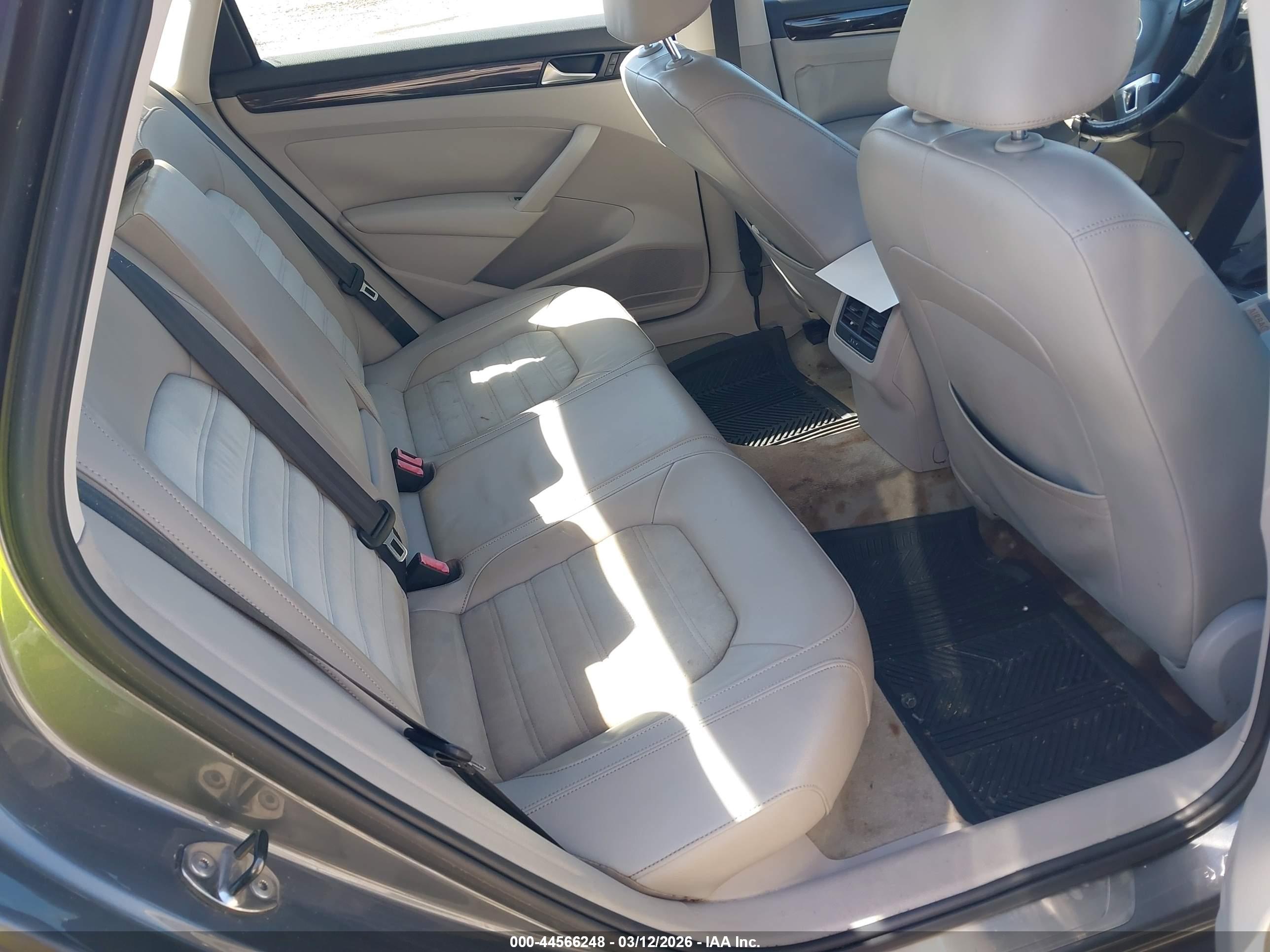 VOLKSWAGEN PASSAT image 8