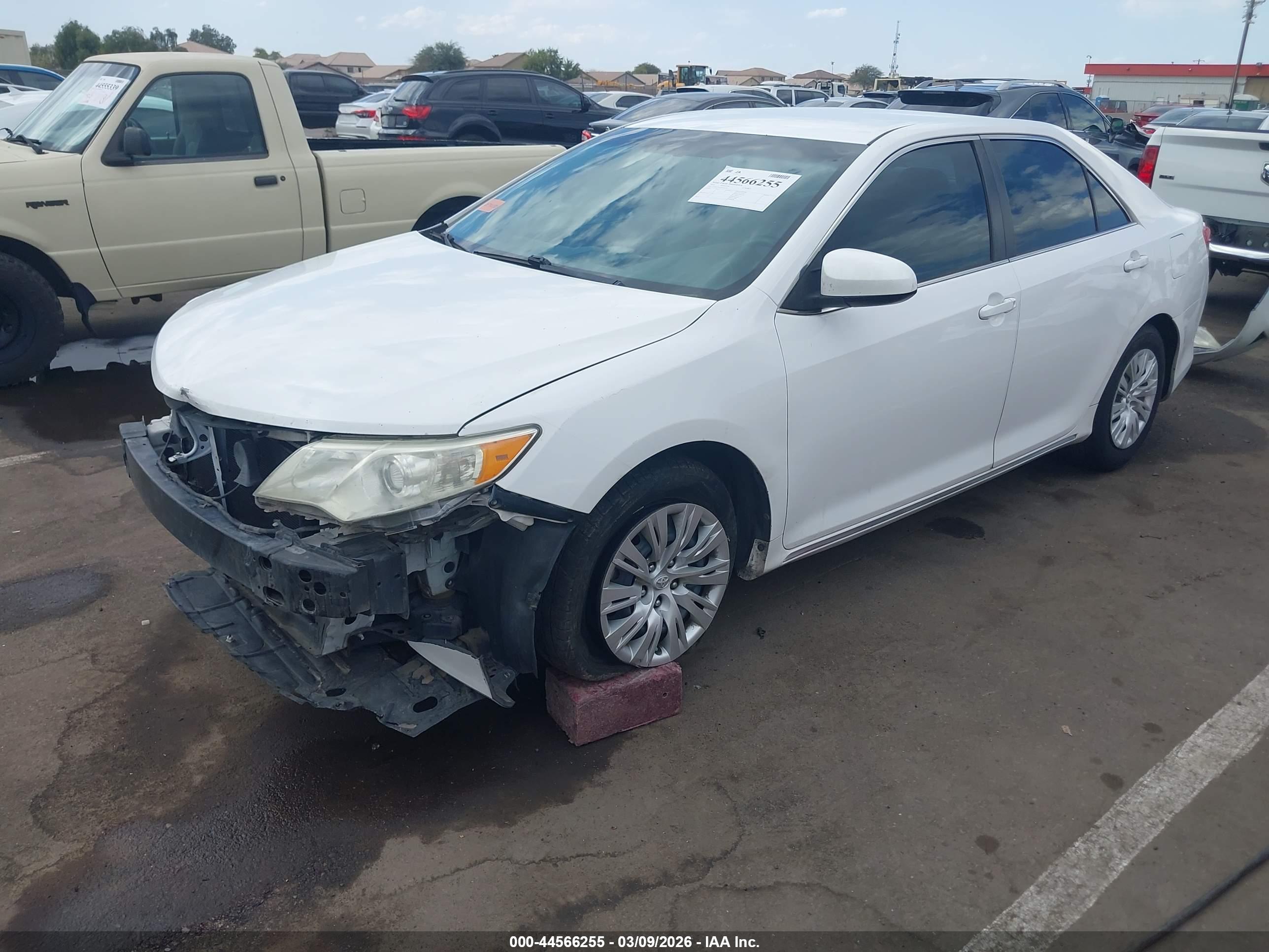 TOYOTA CAMRY image 2