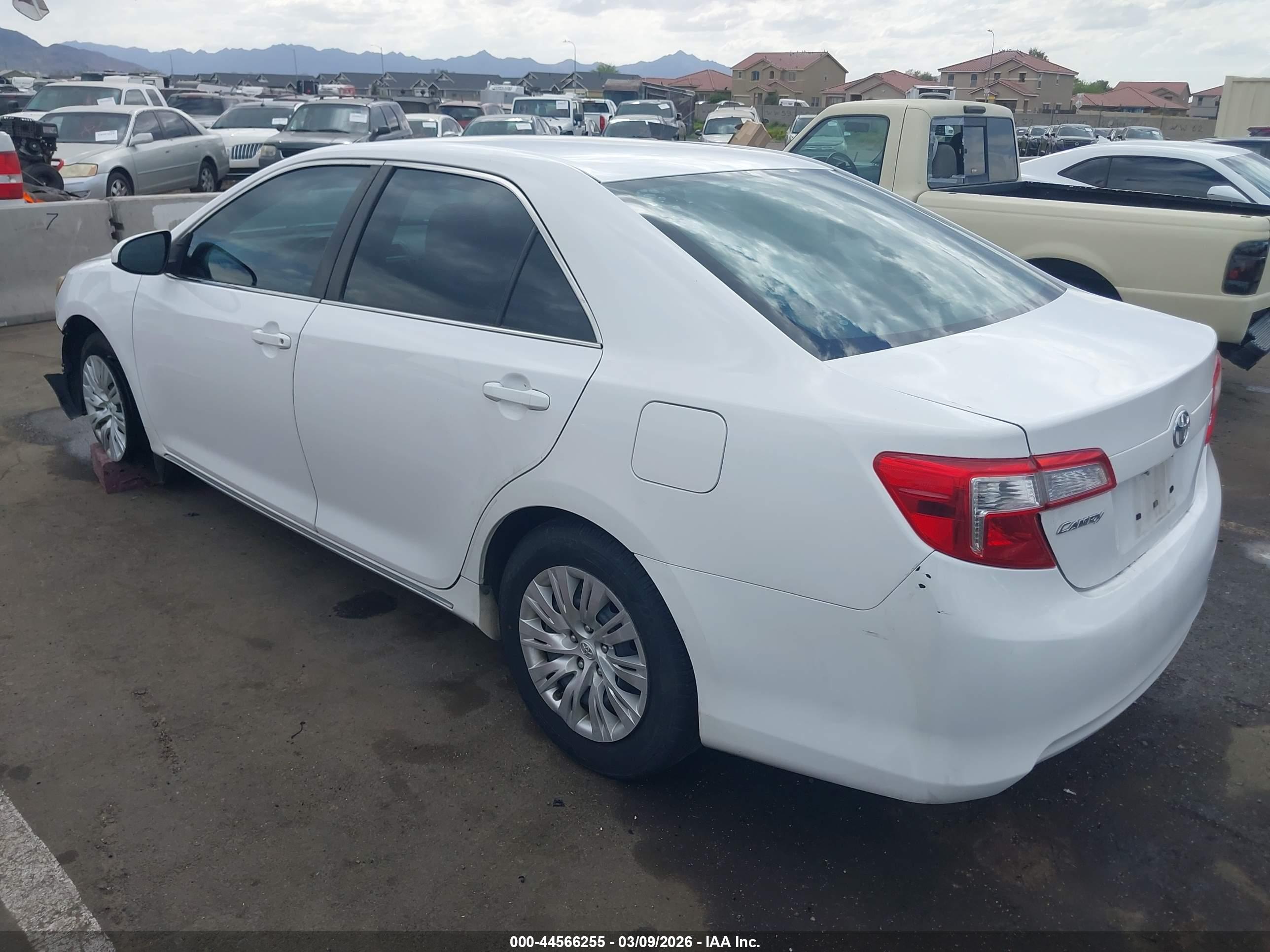 TOYOTA CAMRY image 3