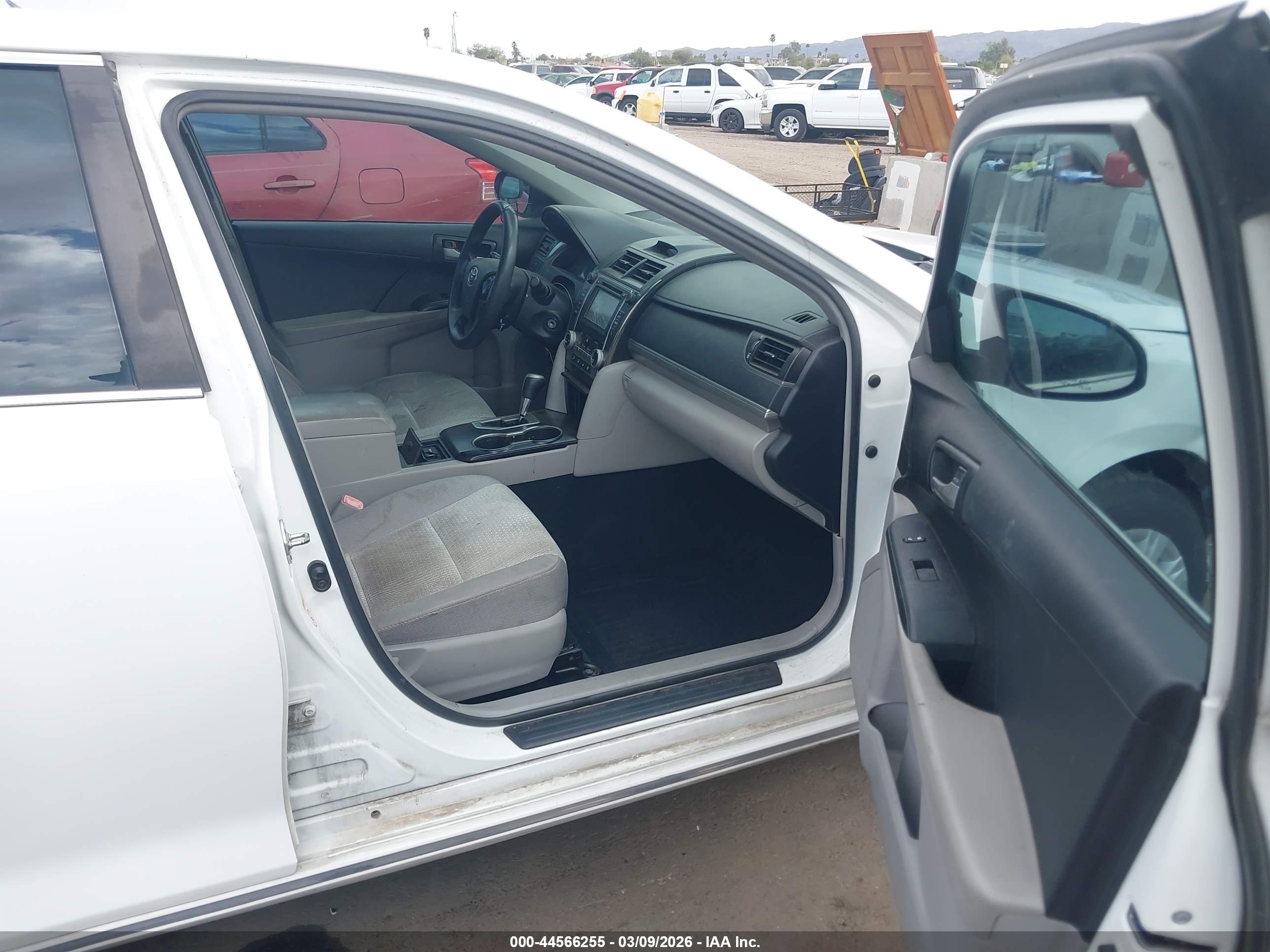 TOYOTA CAMRY image 5