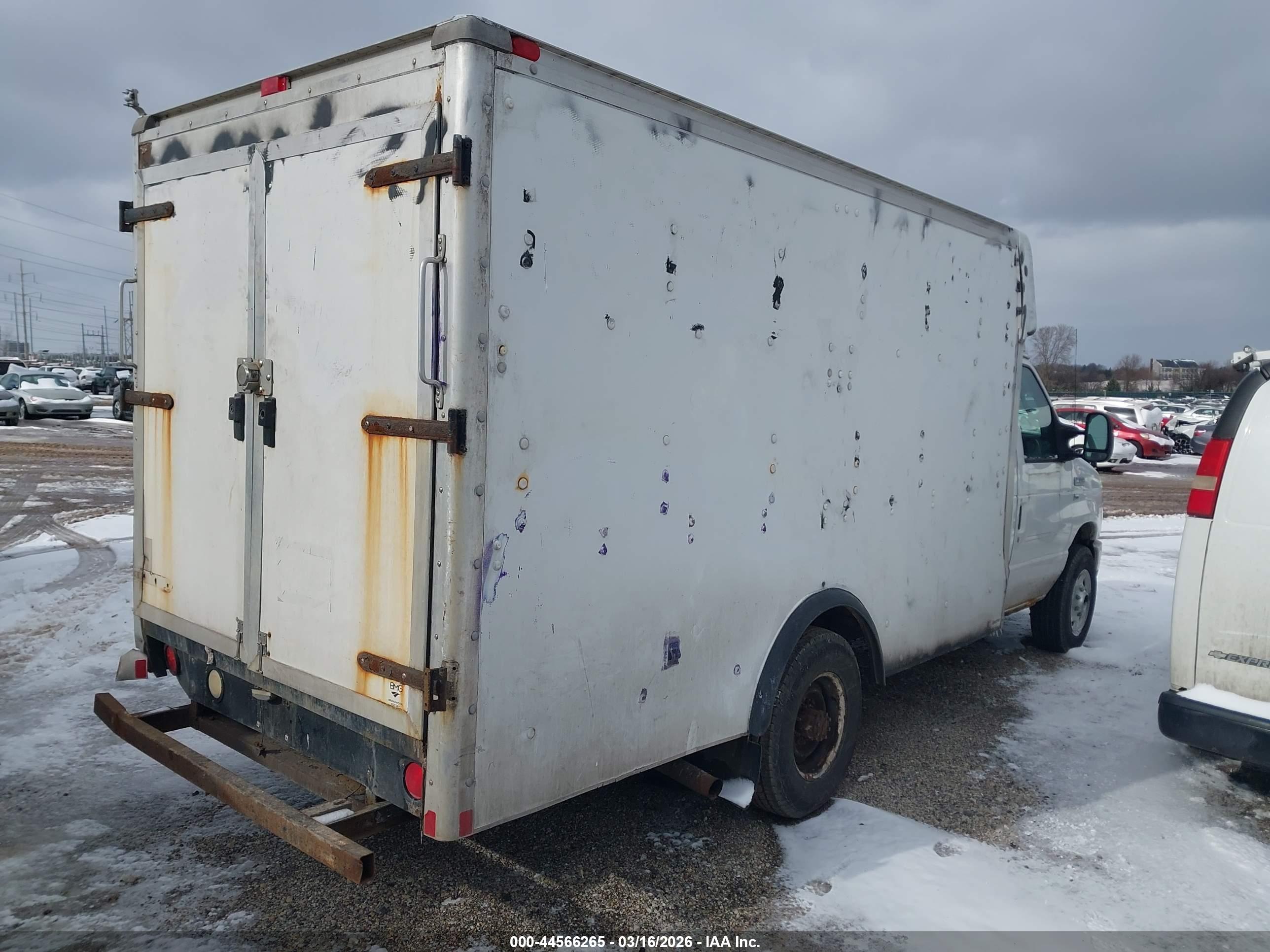 FORD E-350 image 4