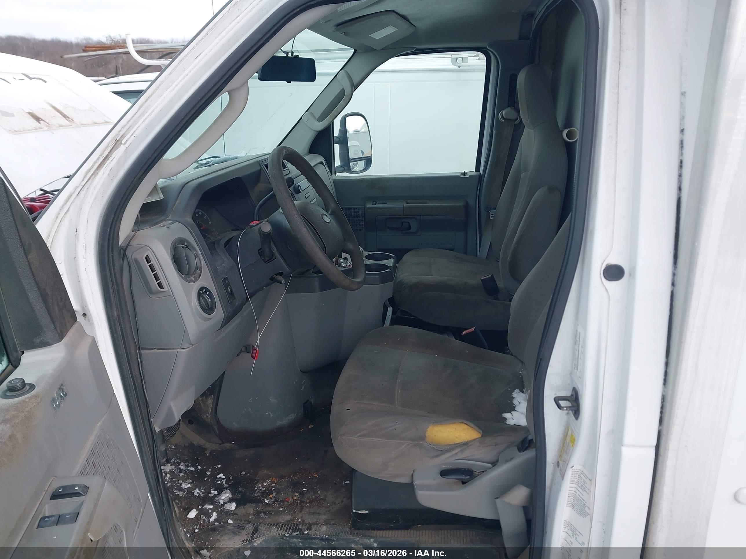 FORD E-350 image 7