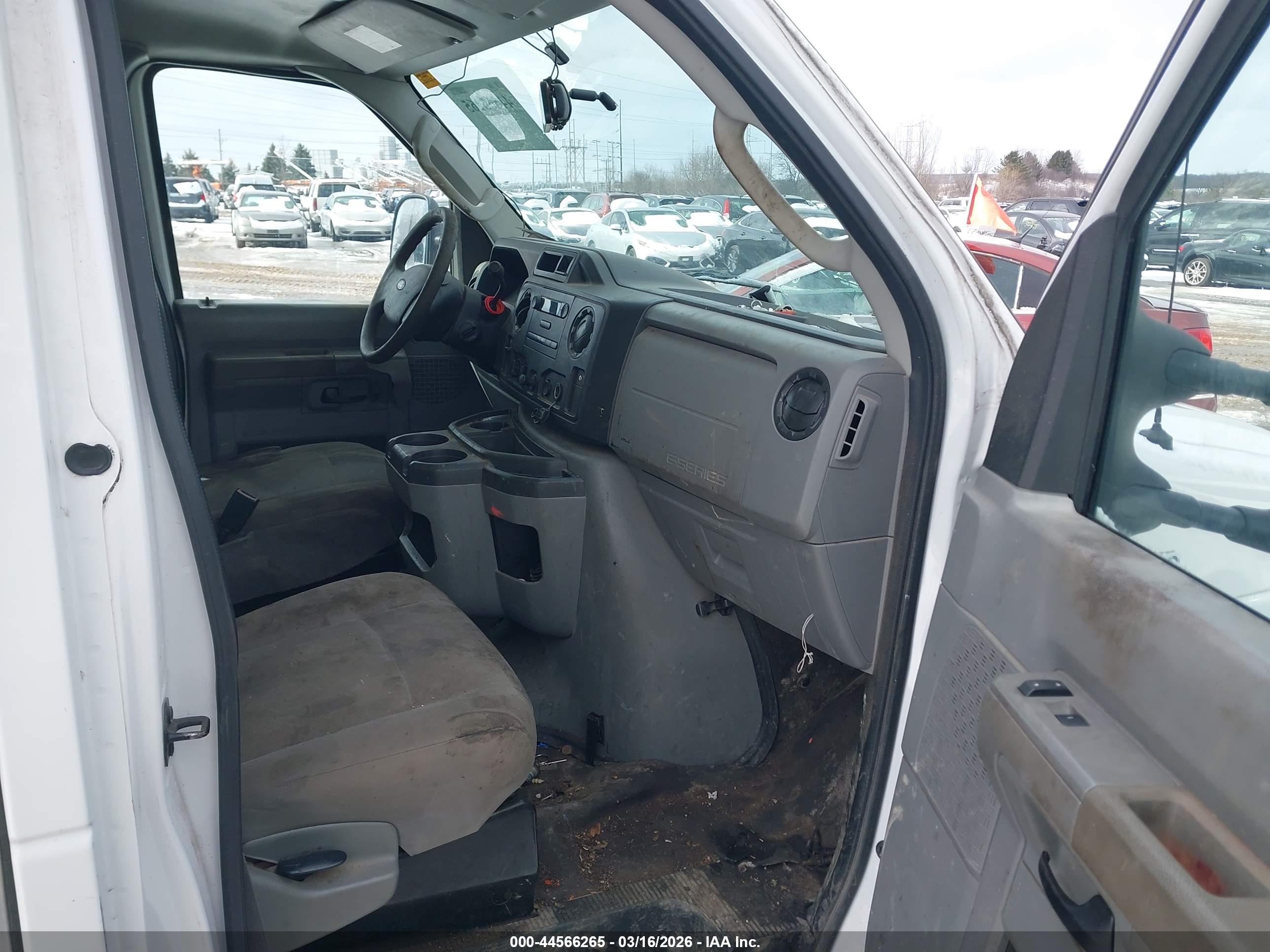 FORD E-350 image 8