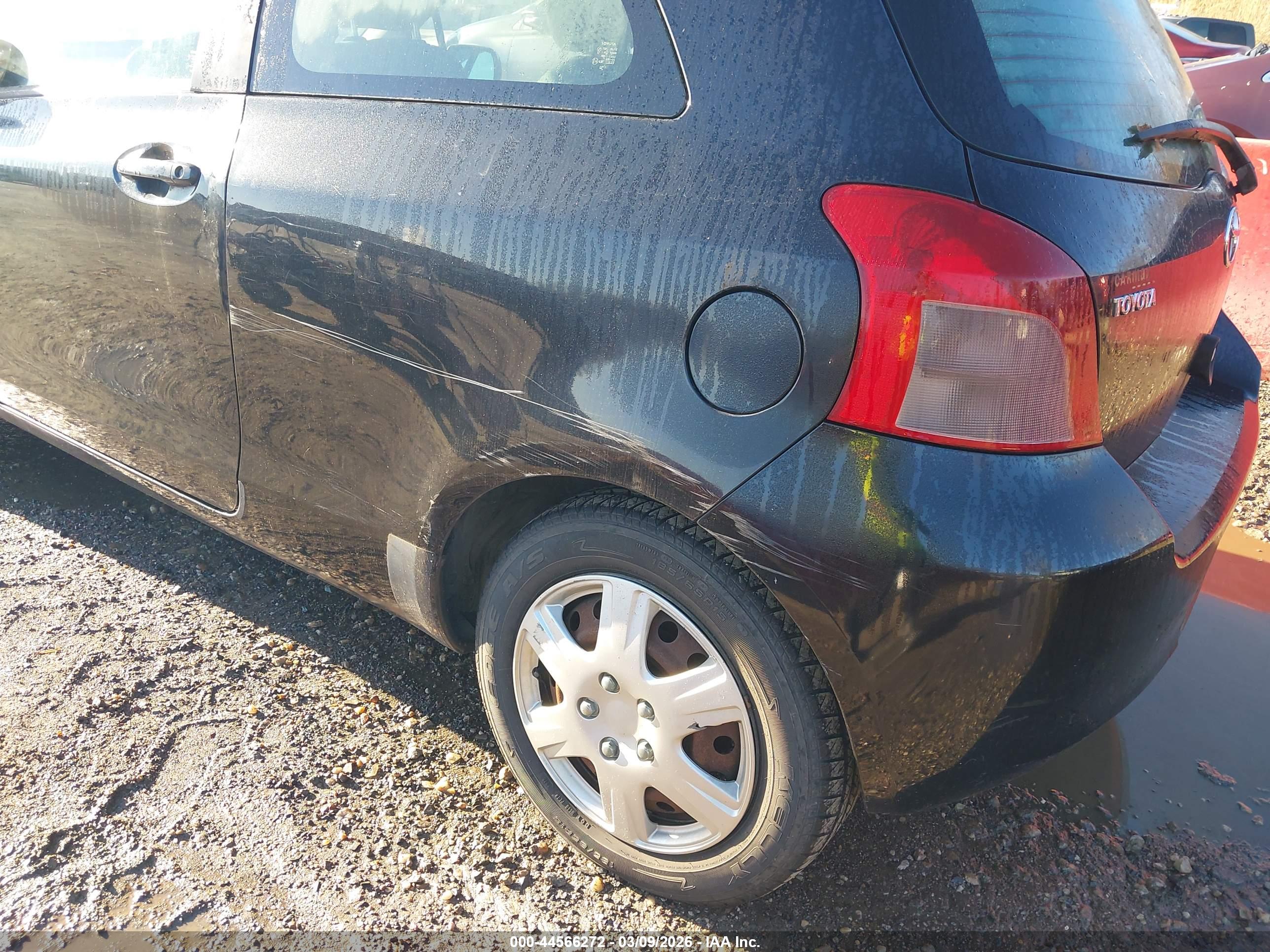TOYOTA YARIS image 6