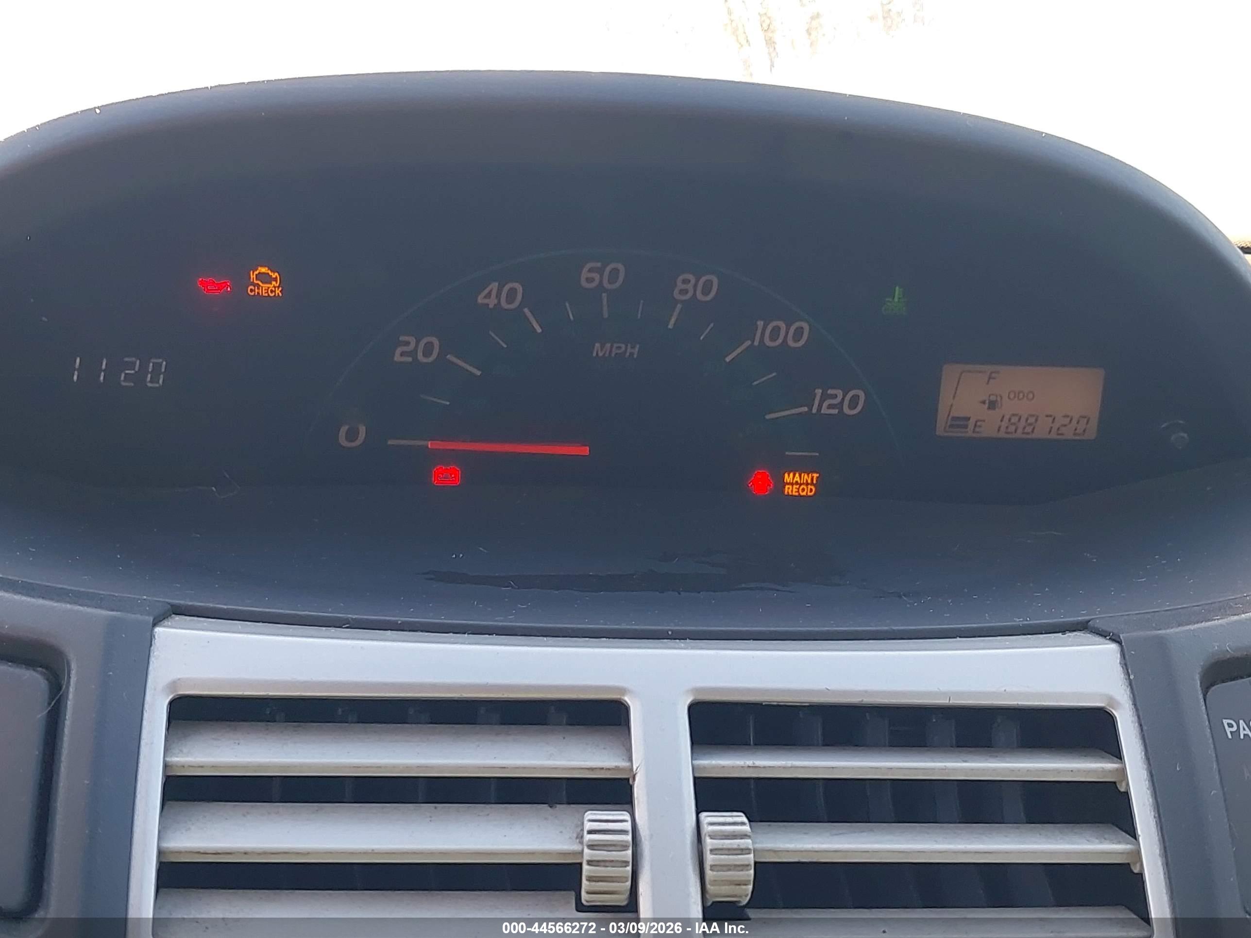 TOYOTA YARIS image 7