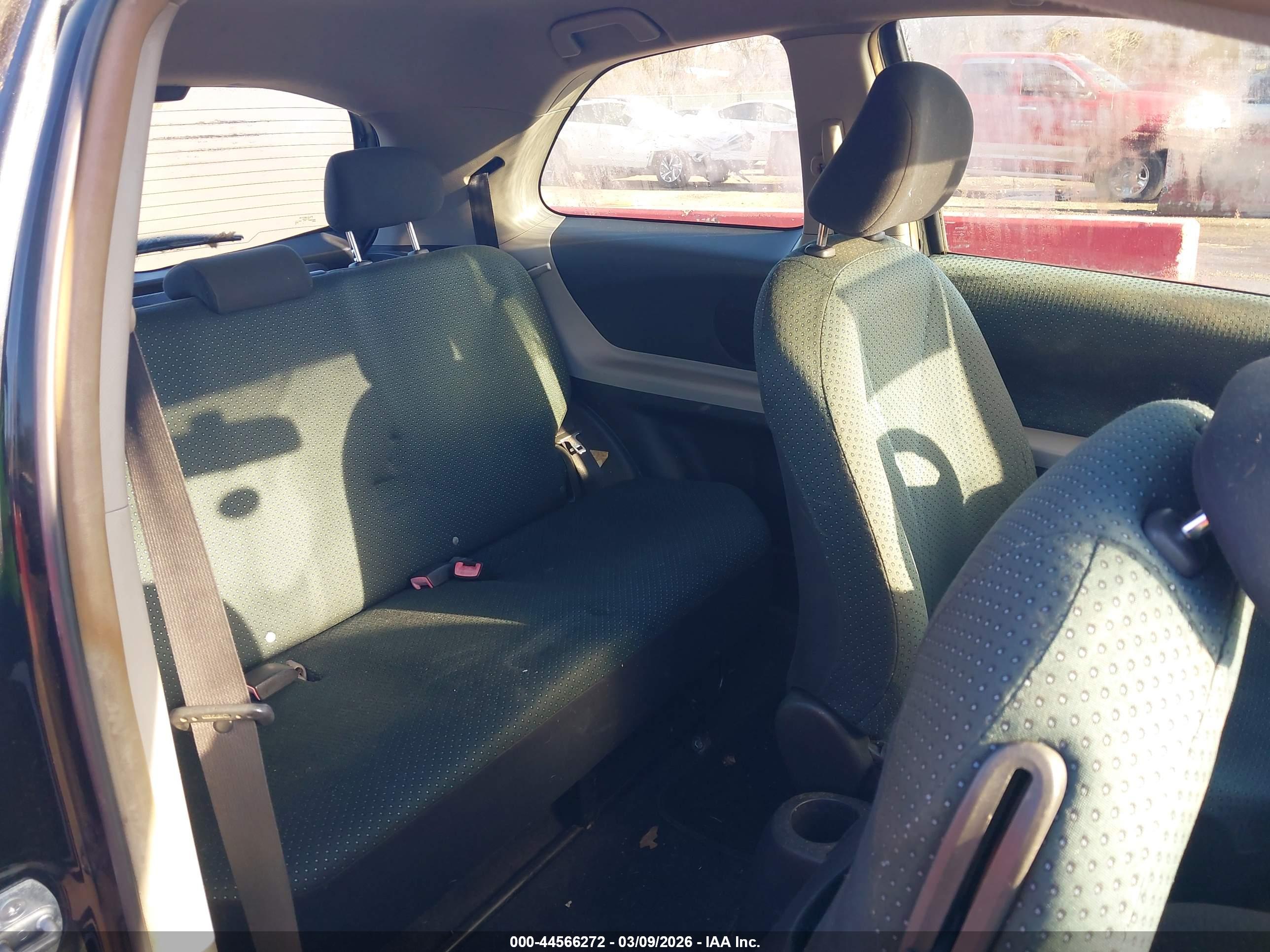 TOYOTA YARIS image 8
