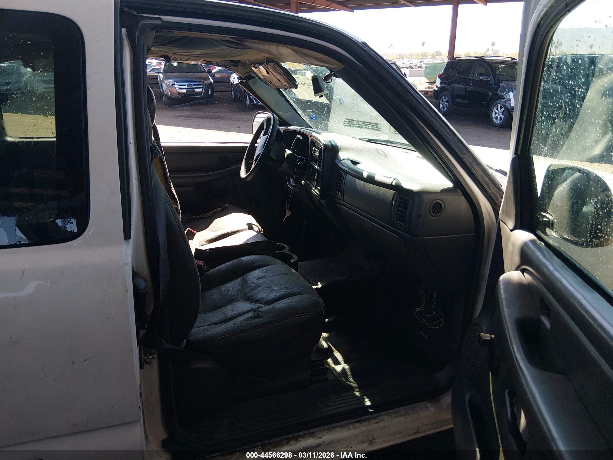 CHEVROLET SILVERADO image 5