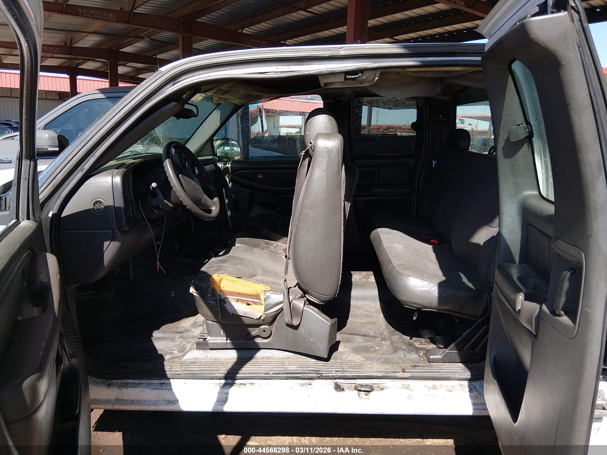 CHEVROLET SILVERADO image 8
