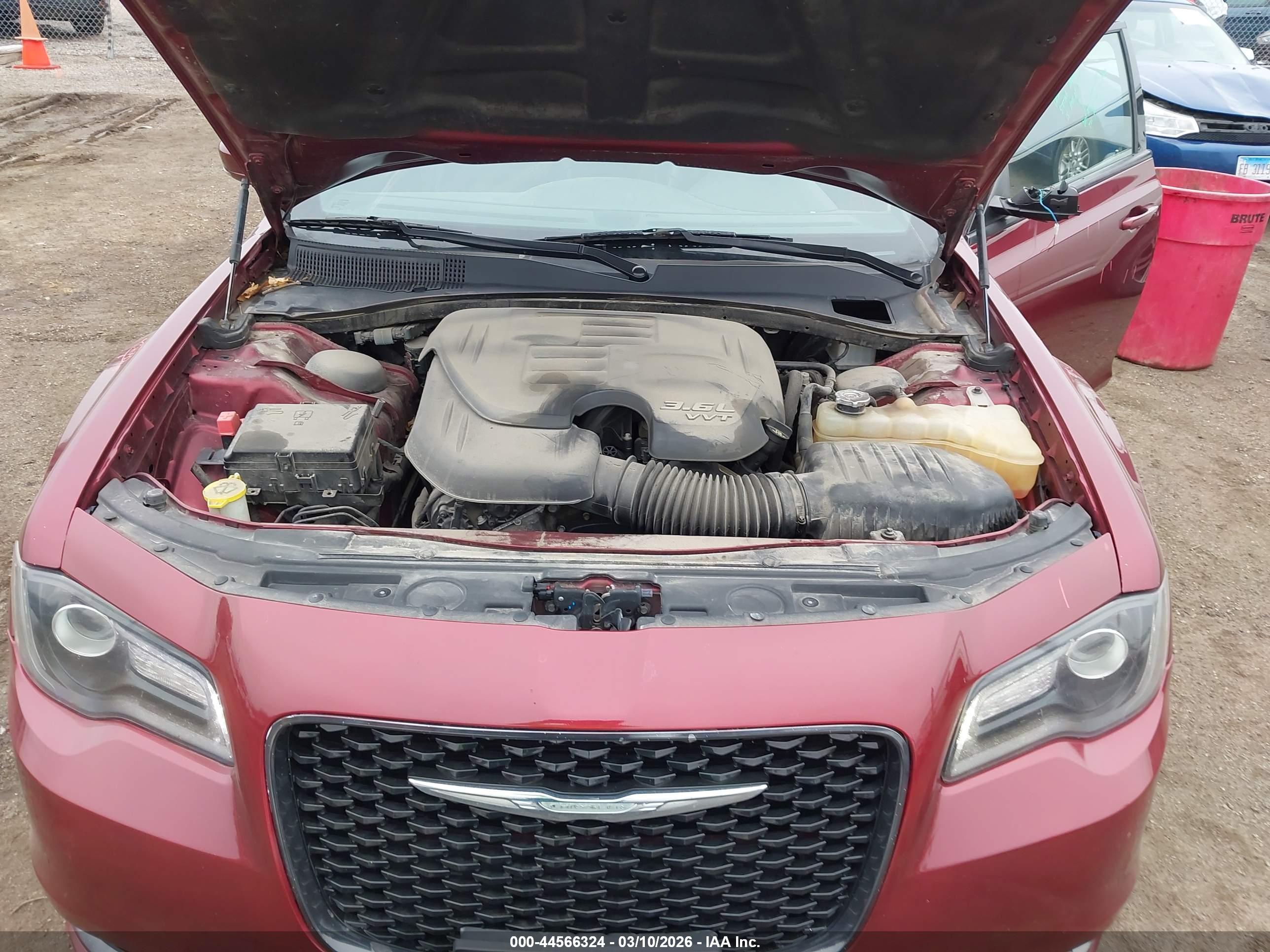 CHRYSLER 300 image 10