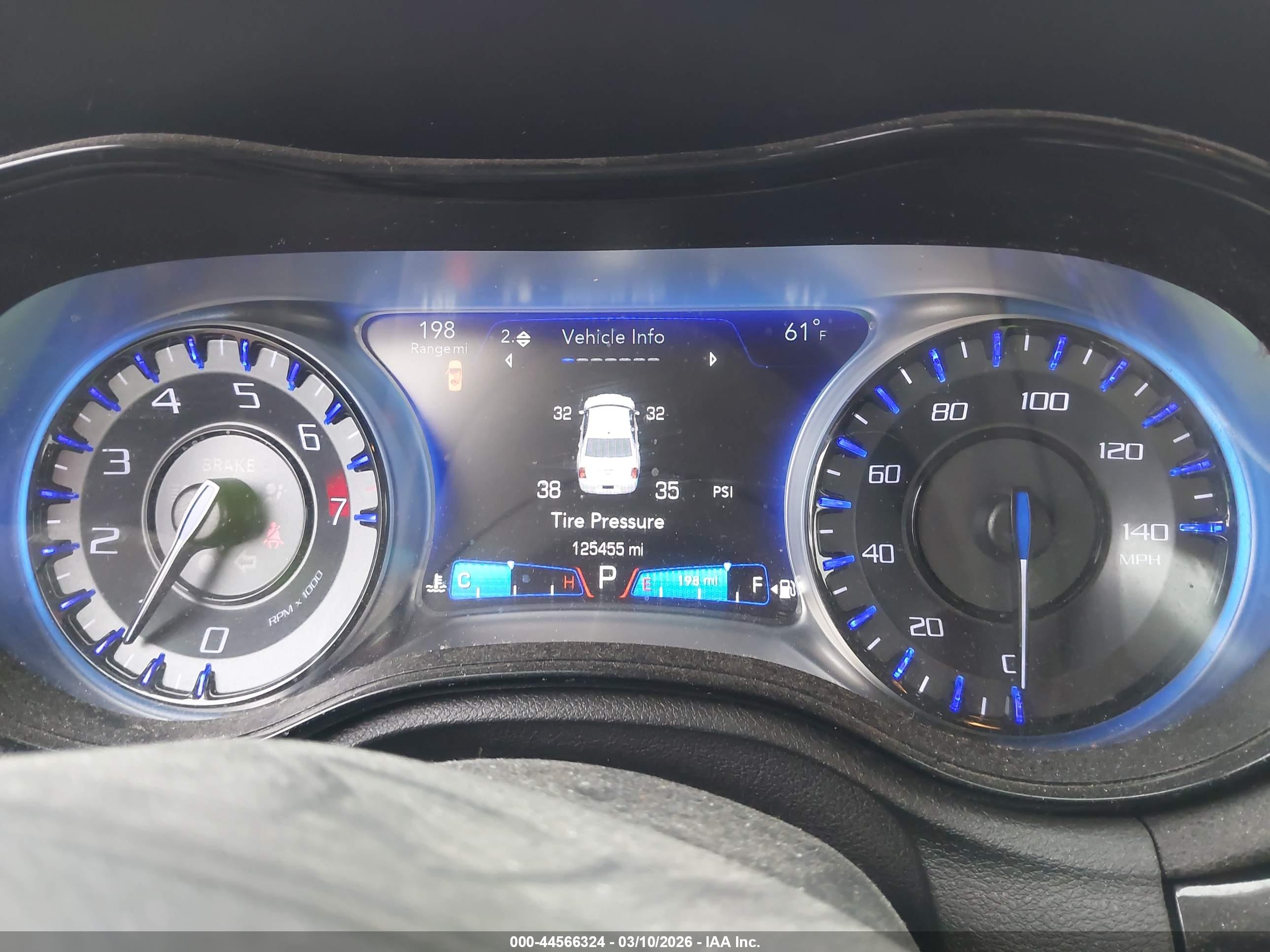 CHRYSLER 300 image 7