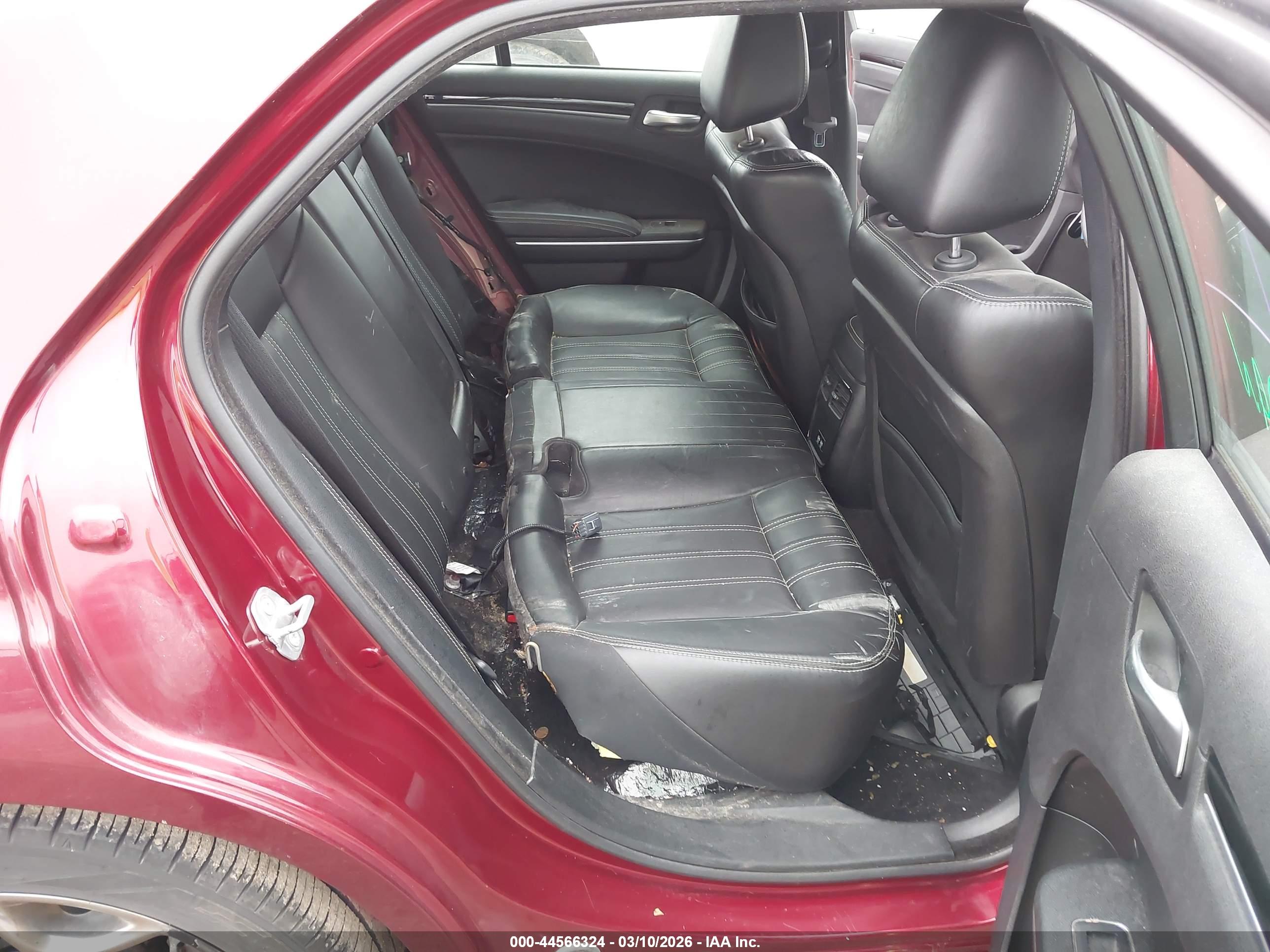 CHRYSLER 300 image 8