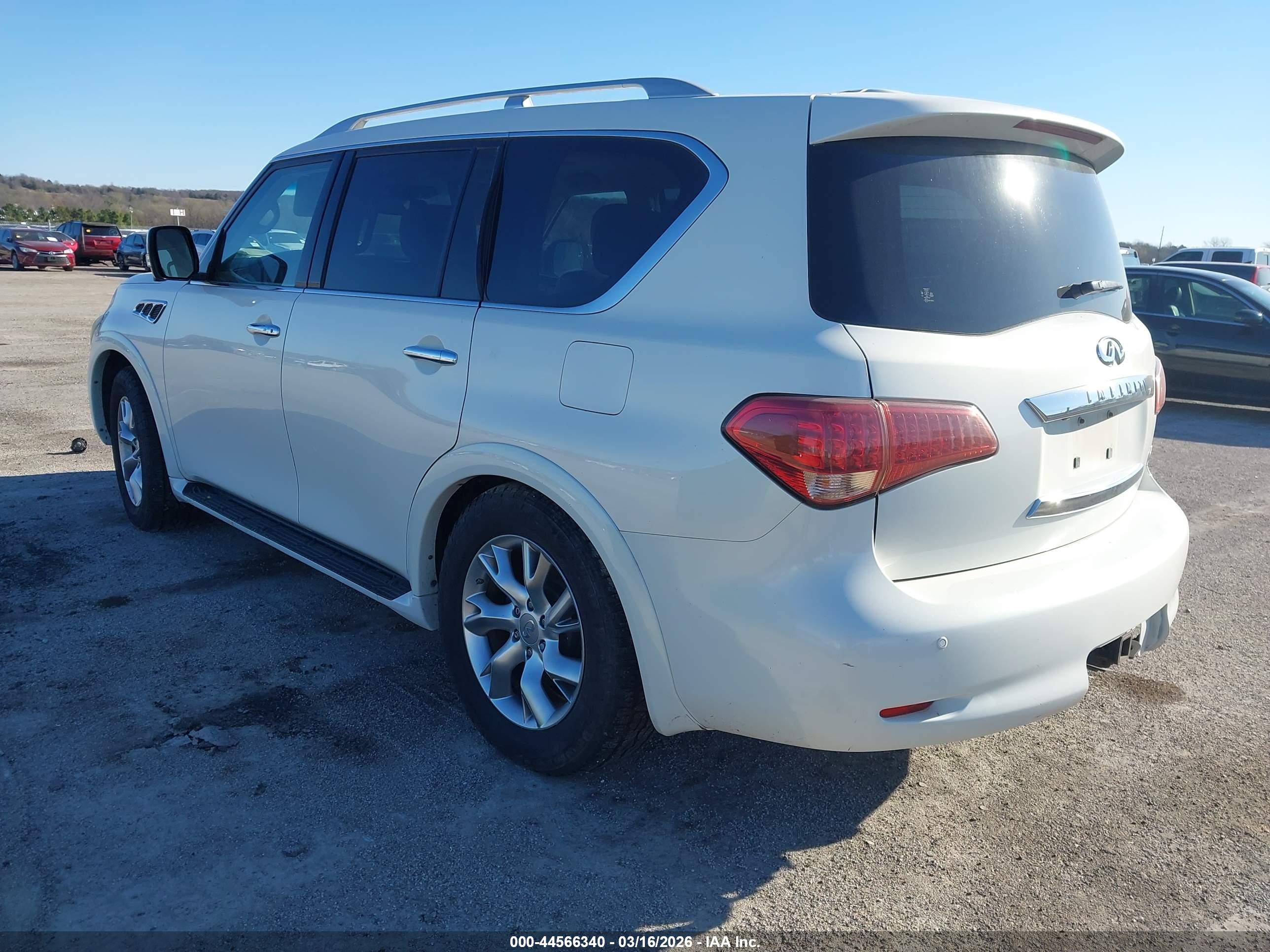 INFINITI QX56 image 3