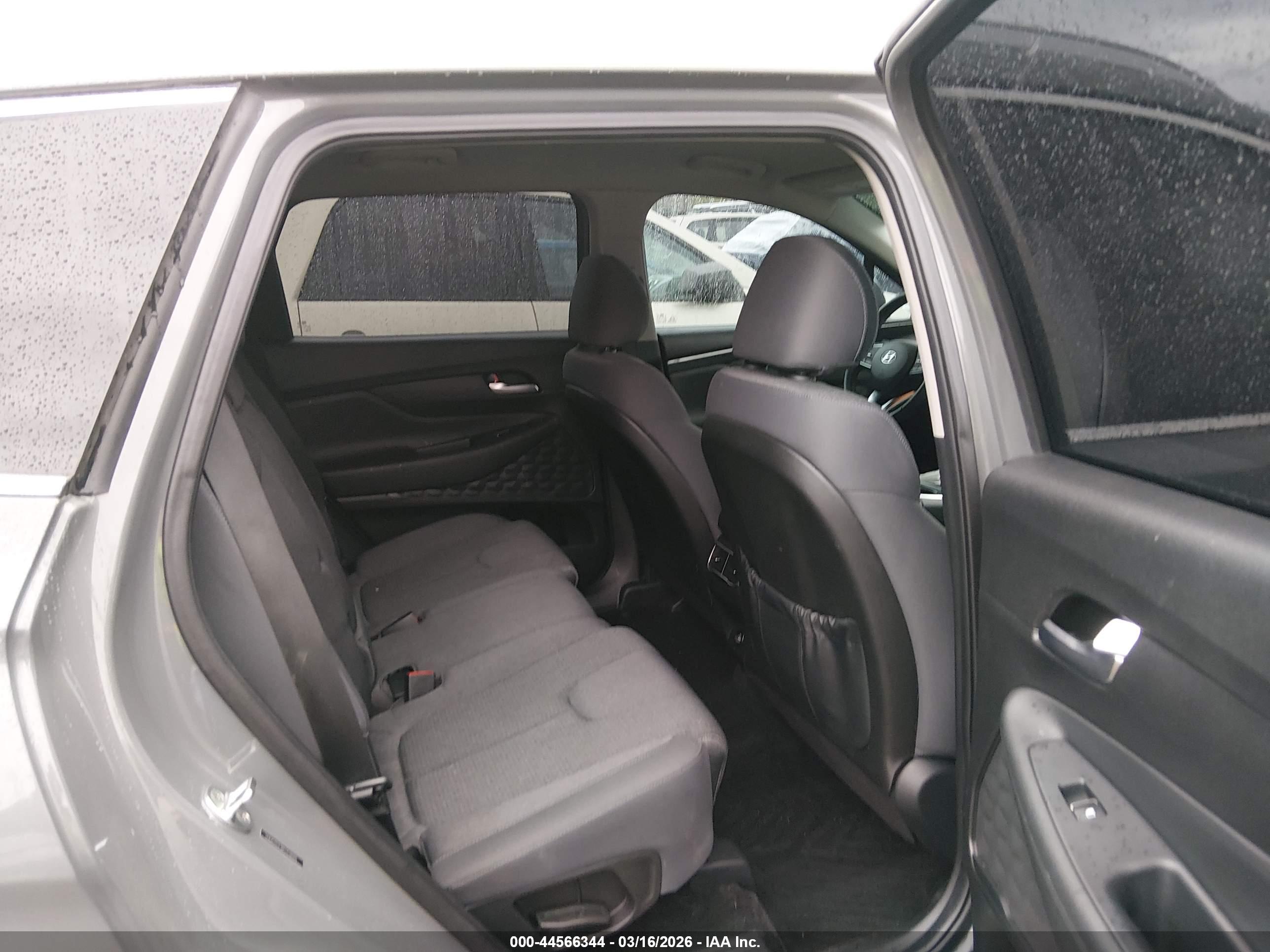 HYUNDAI SANTA image 8