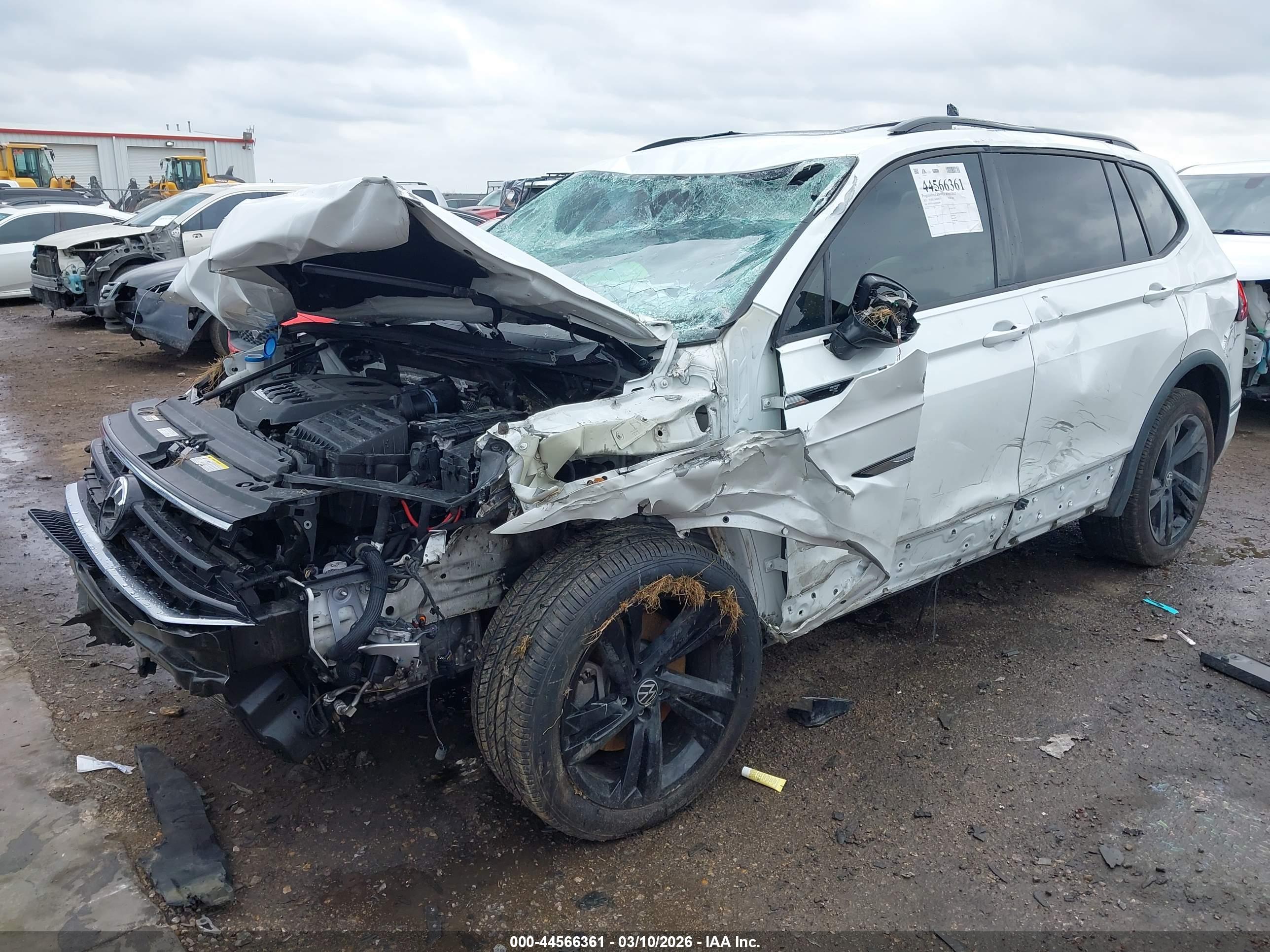 VOLKSWAGEN TIGUAN image 2