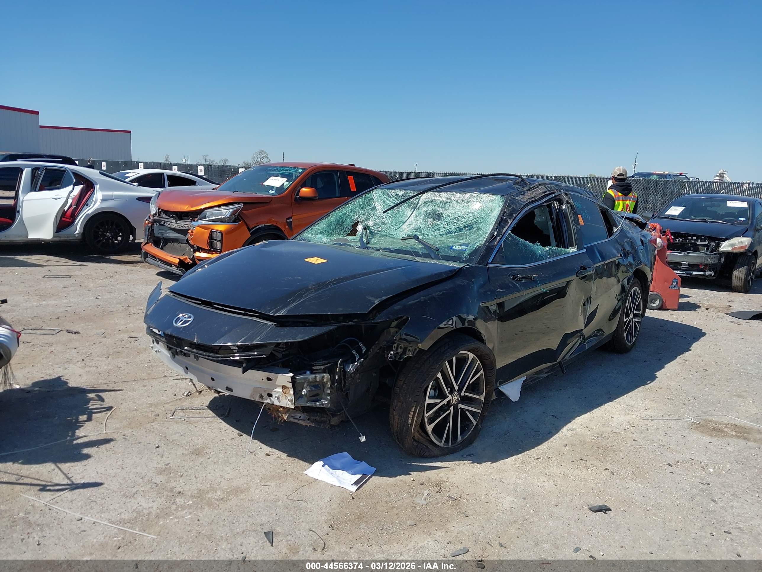 TOYOTA CAMRY image 2