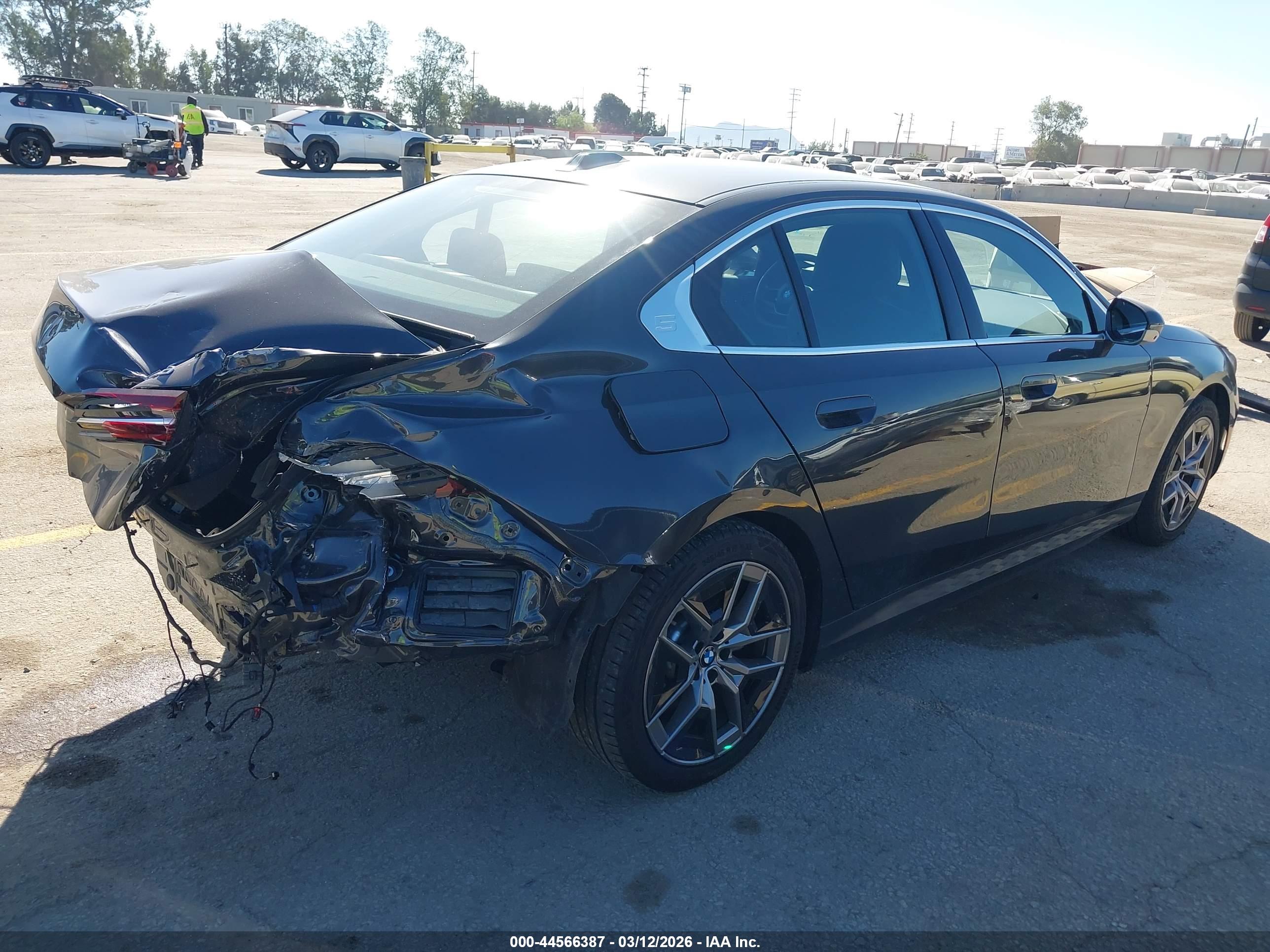 BMW I5 image 4