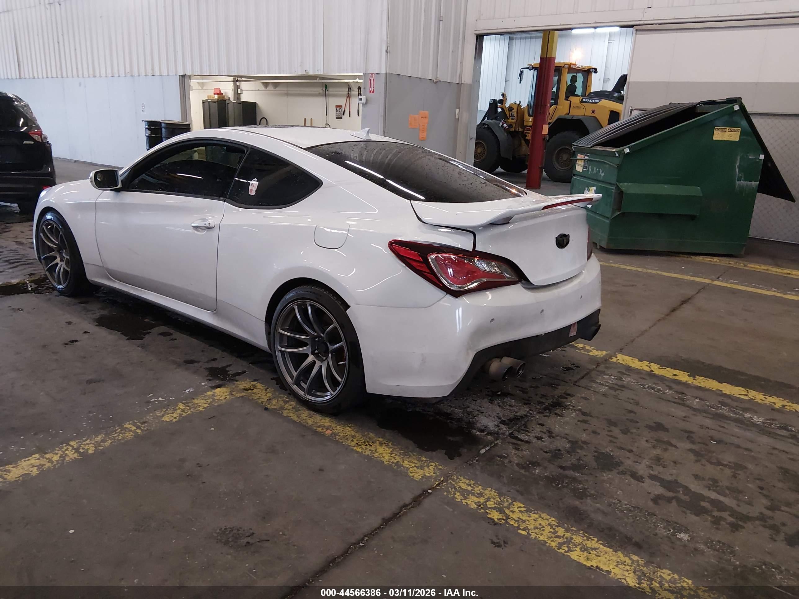 HYUNDAI GENESIS image 3