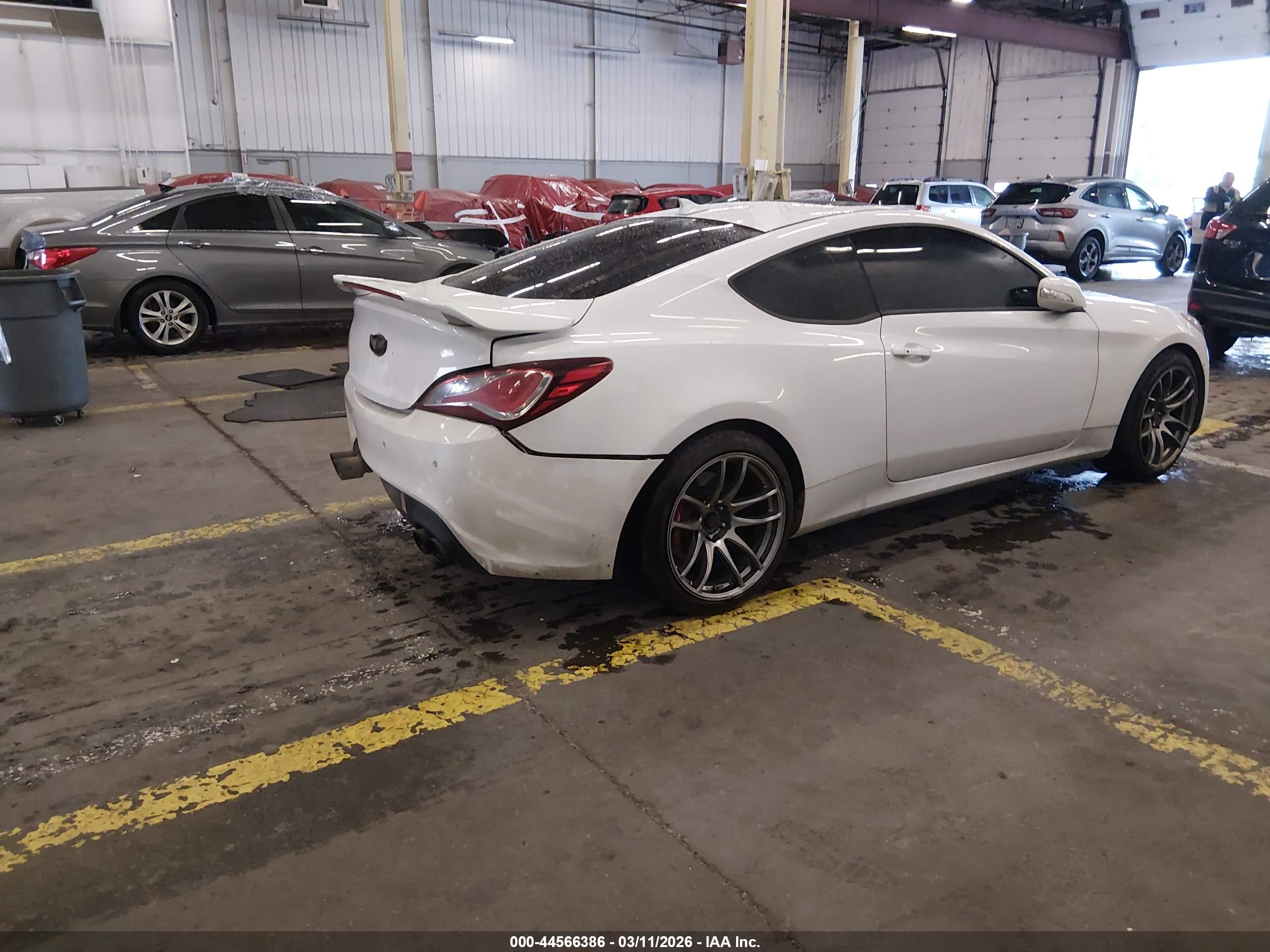 HYUNDAI GENESIS image 4