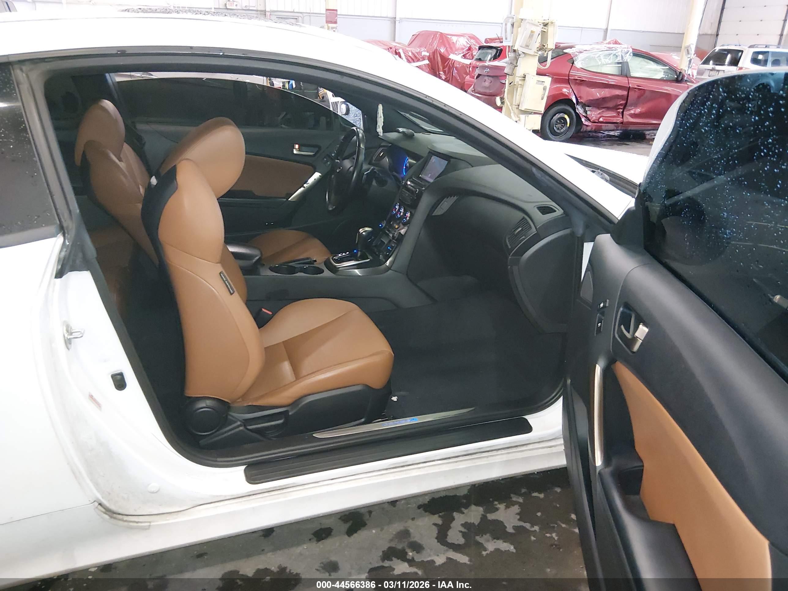 HYUNDAI GENESIS image 5