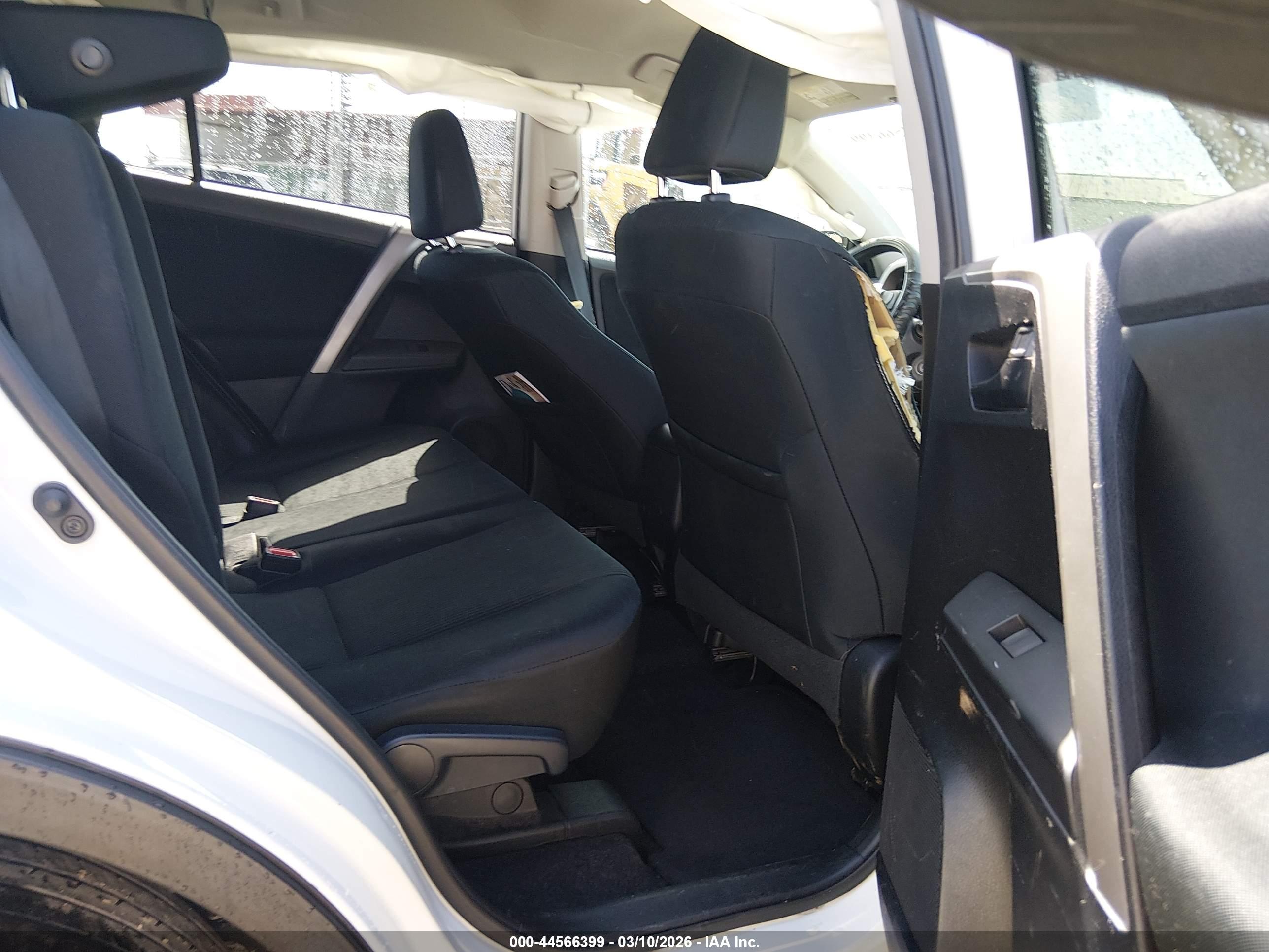 TOYOTA RAV4 image 8