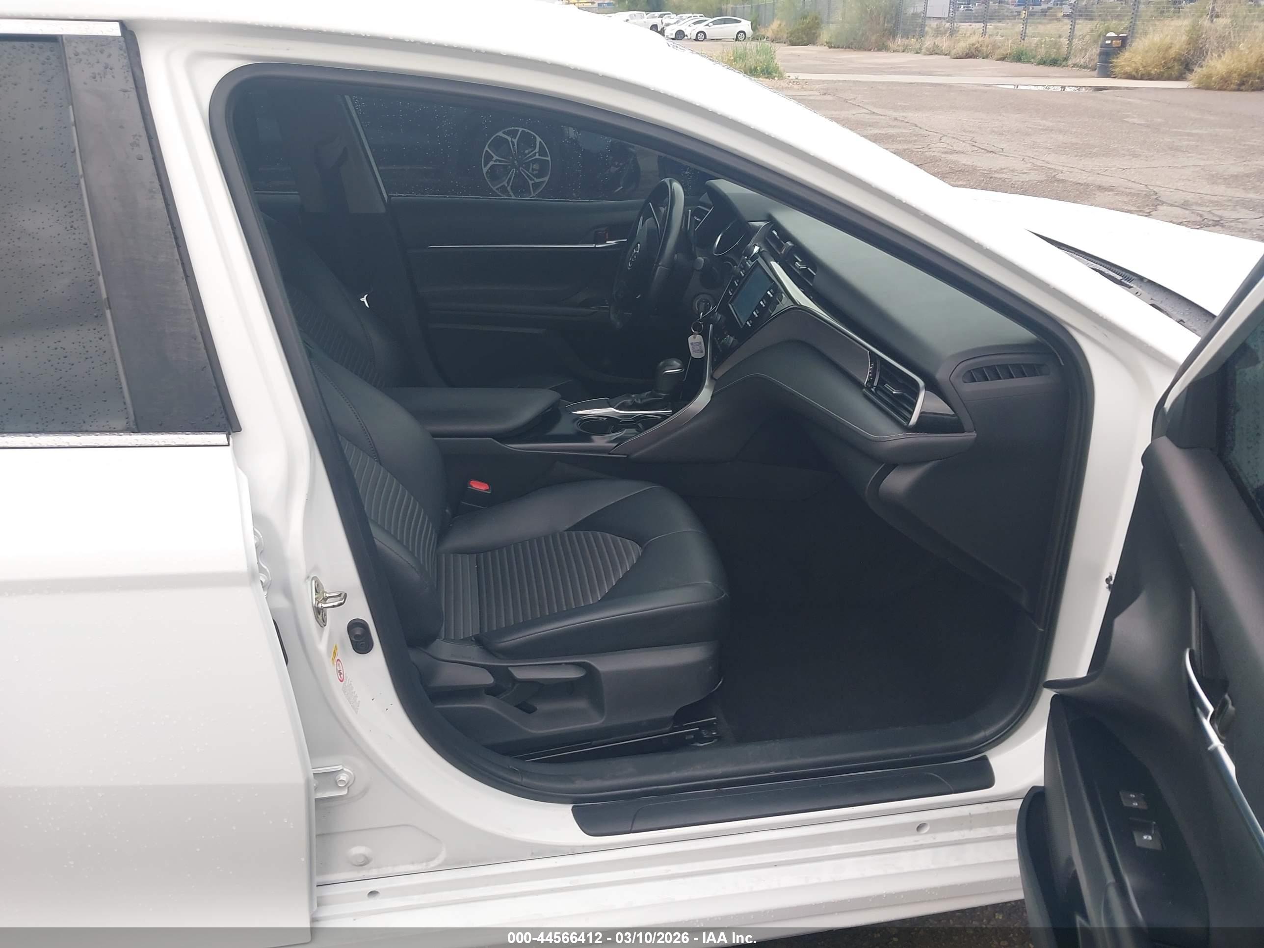 TOYOTA CAMRY image 5