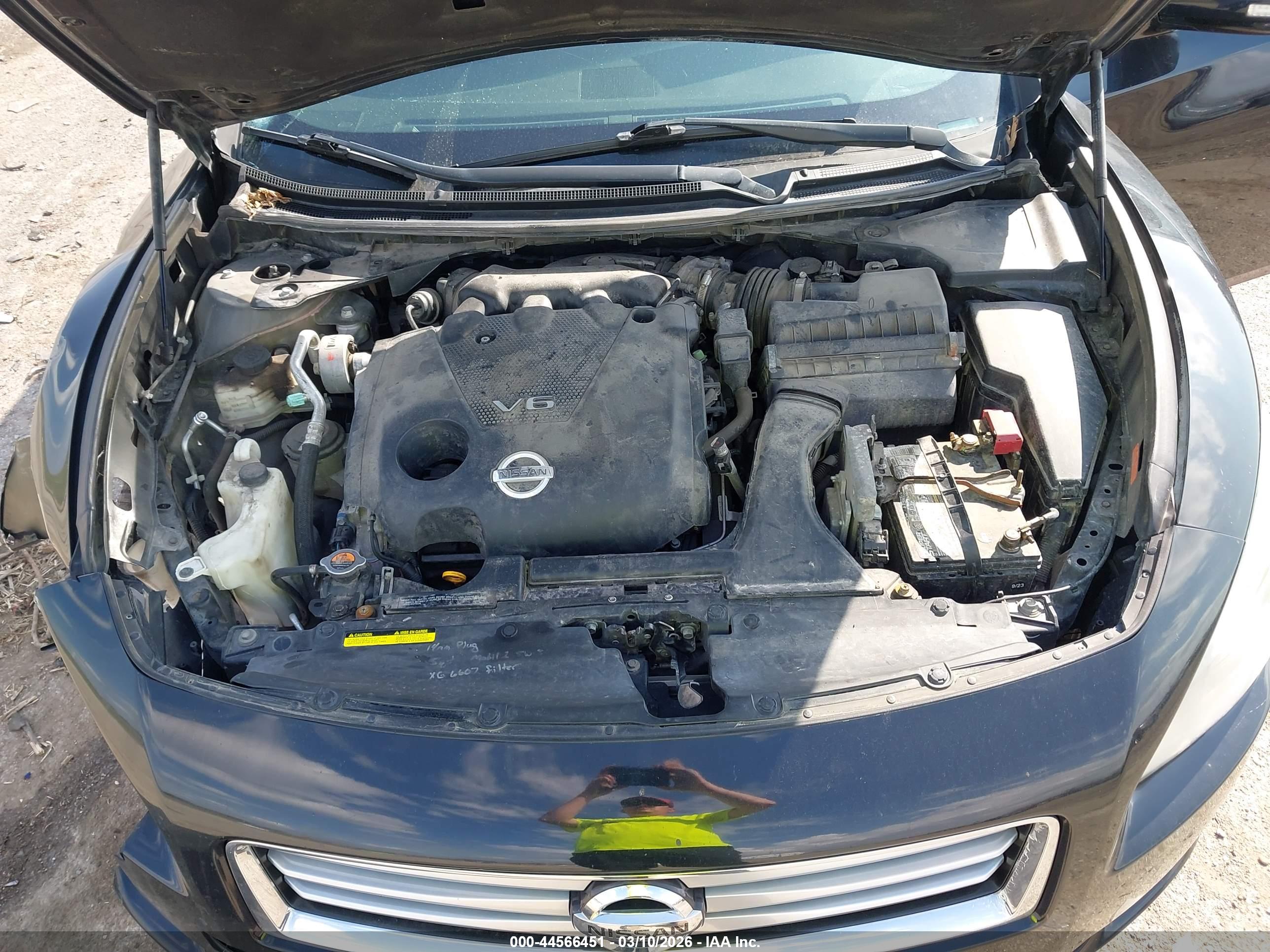 NISSAN MAXIMA image 10