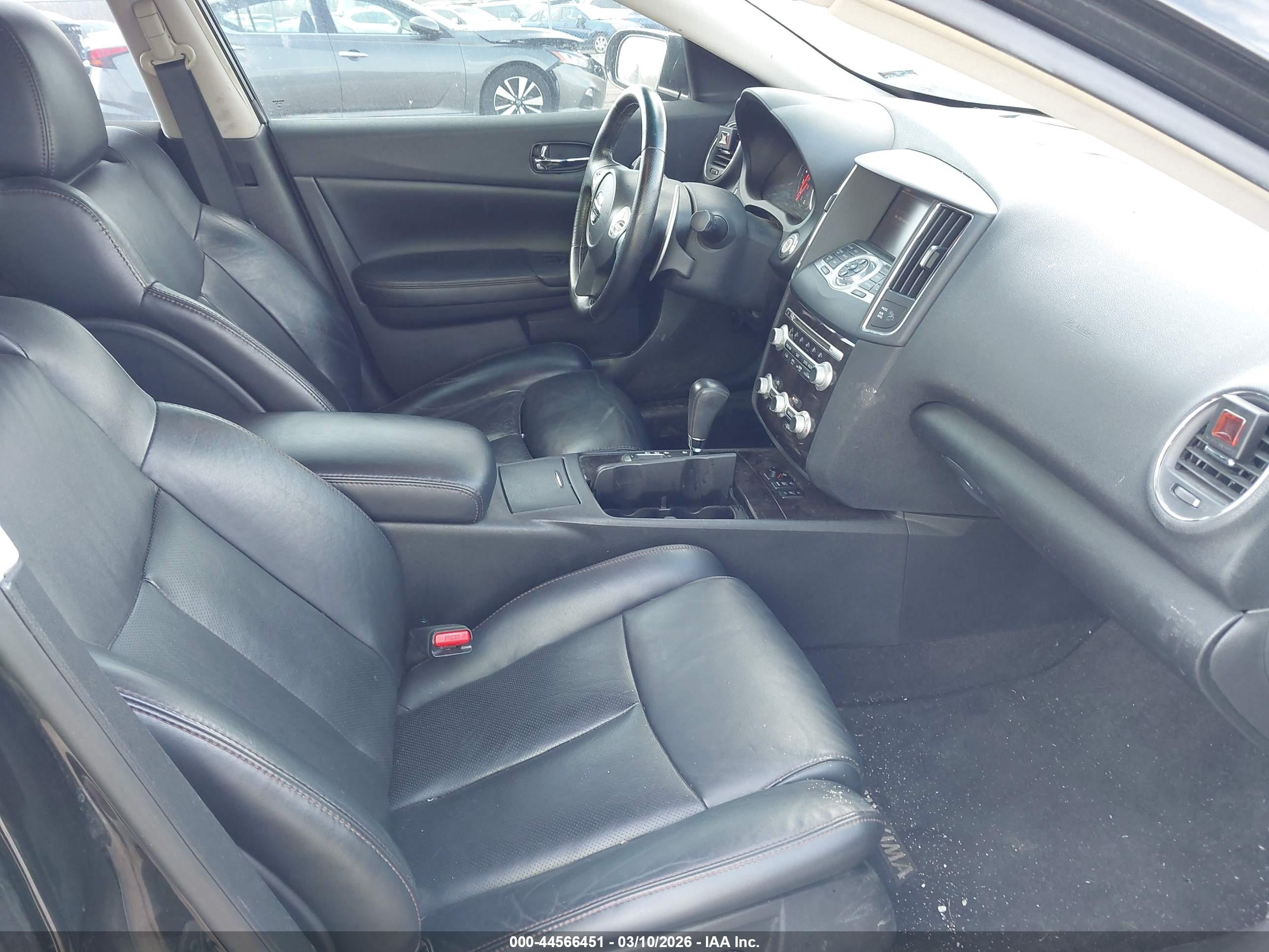 NISSAN MAXIMA image 5
