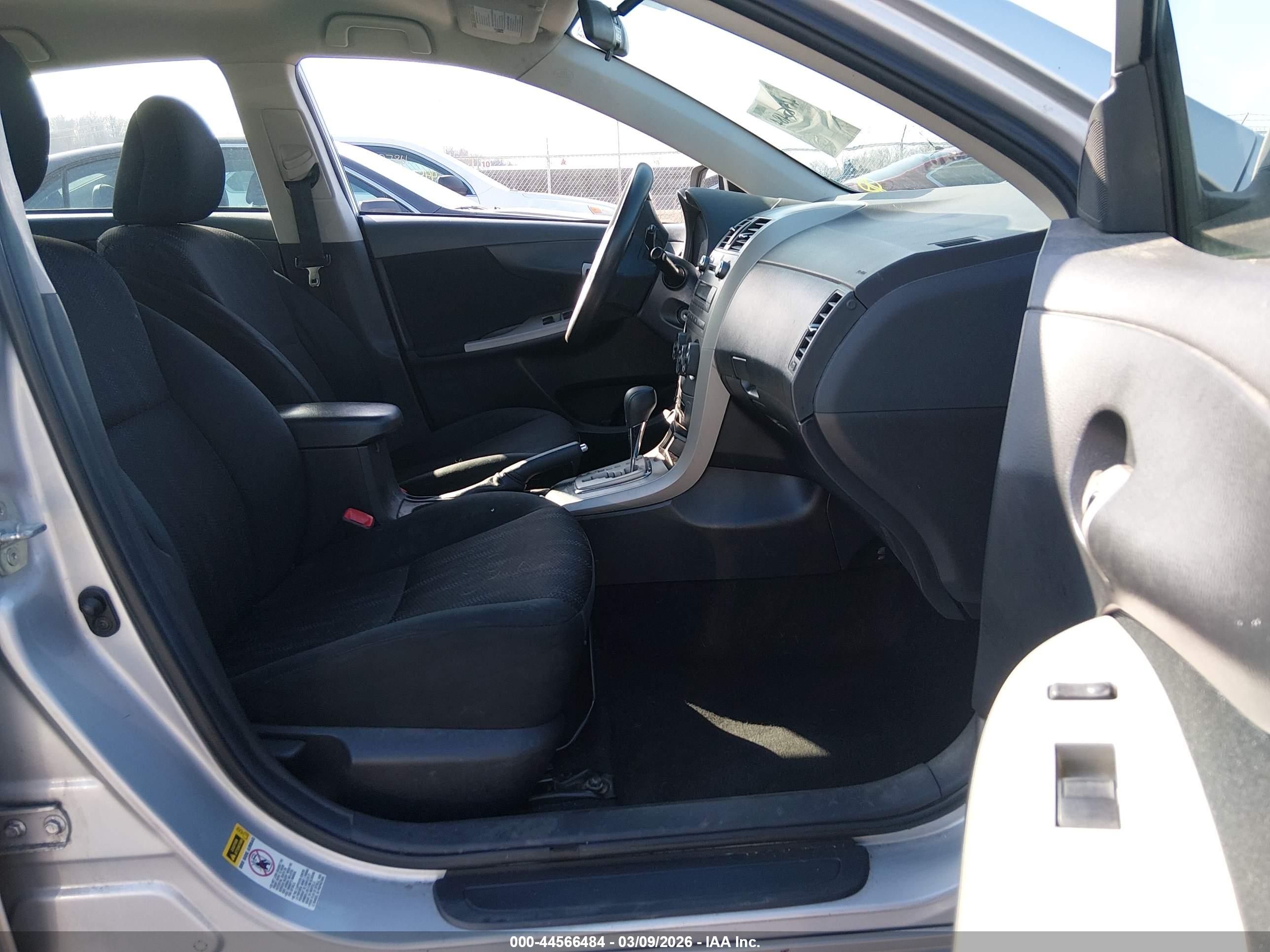 TOYOTA COROLLA image 5