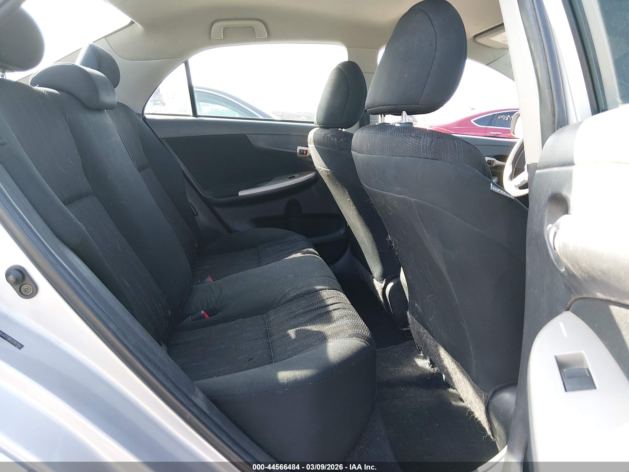 TOYOTA COROLLA image 8