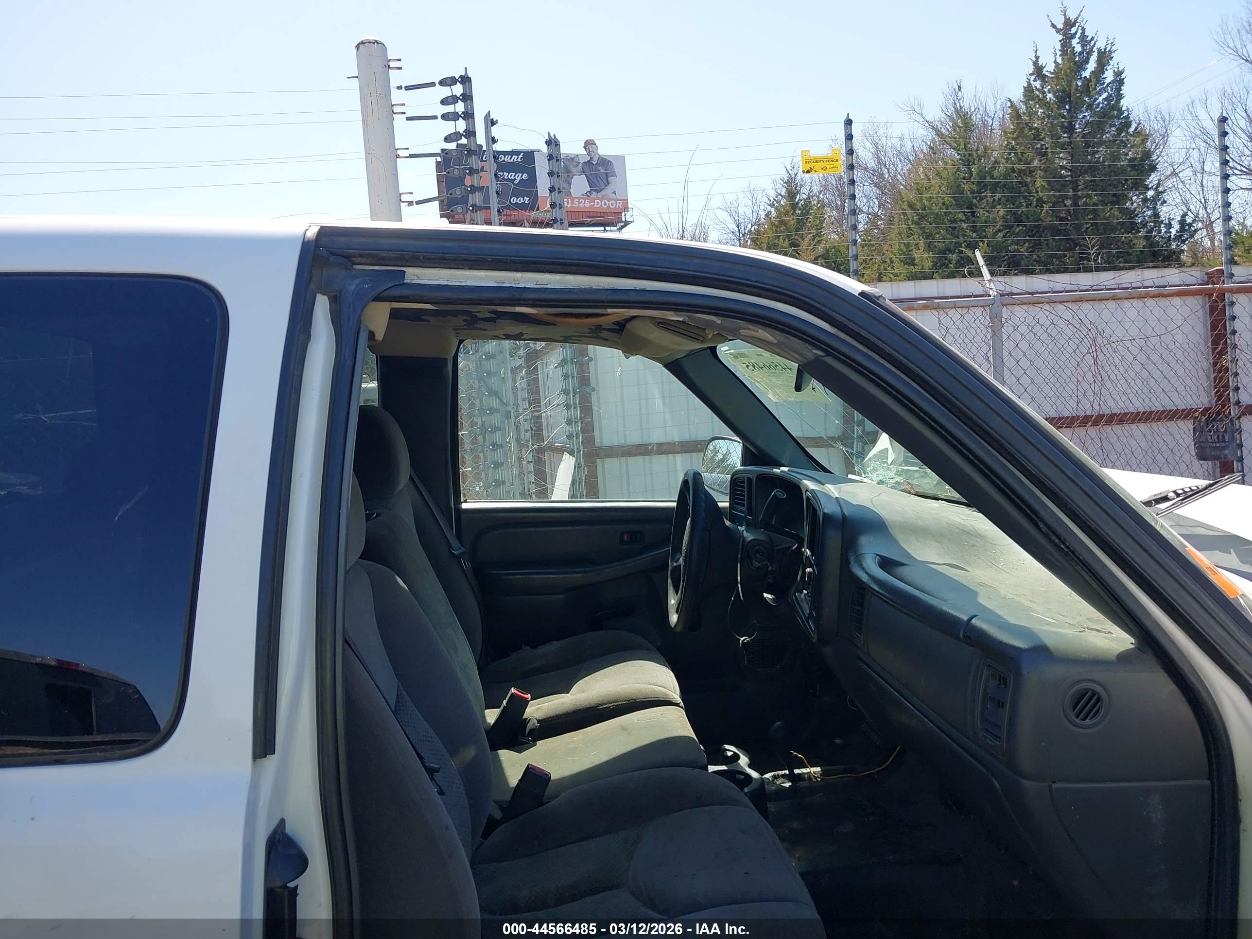 CHEVROLET SILVERADO image 5