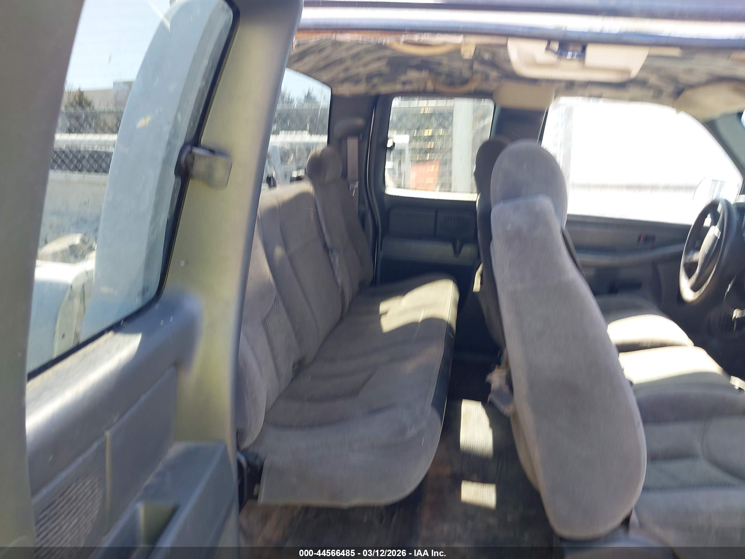 CHEVROLET SILVERADO image 8