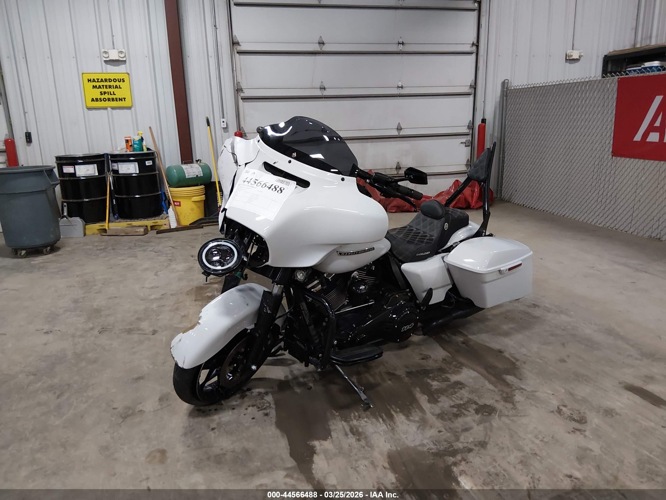 HARLEY-DAVIDSON FLHXS image 2