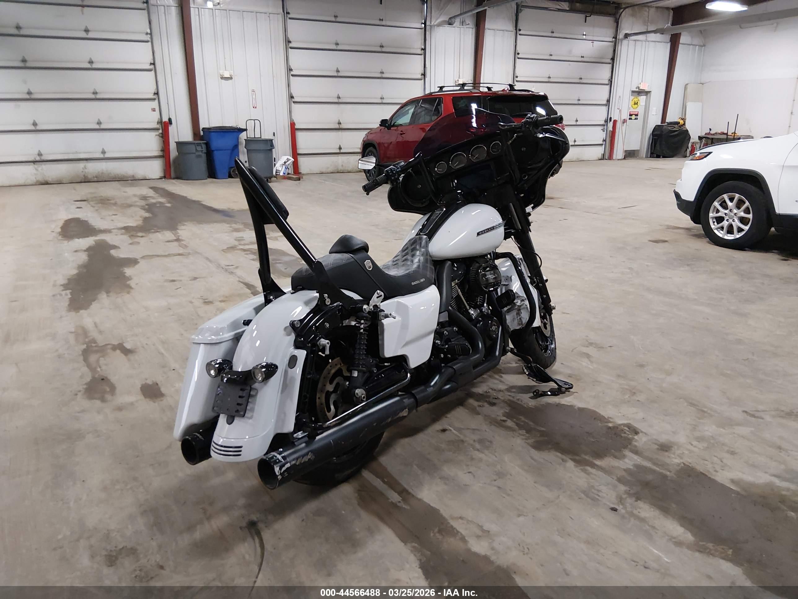 HARLEY-DAVIDSON FLHXS image 4