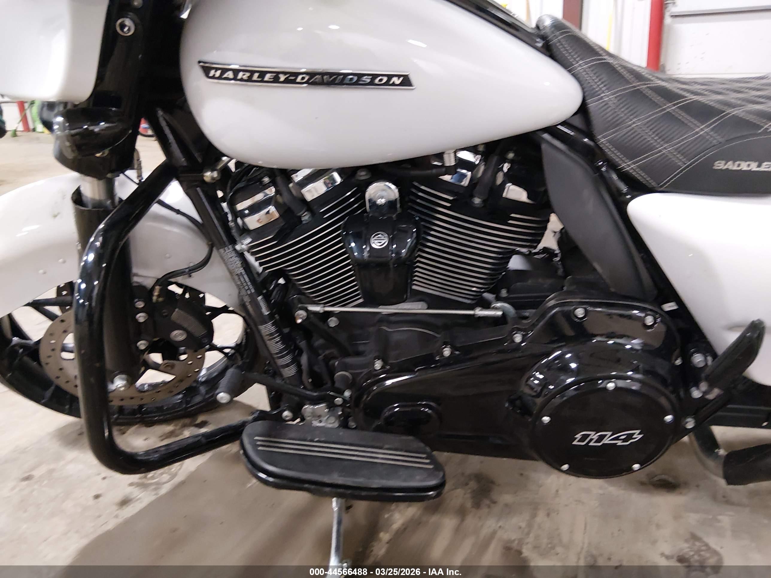 HARLEY-DAVIDSON FLHXS image 9