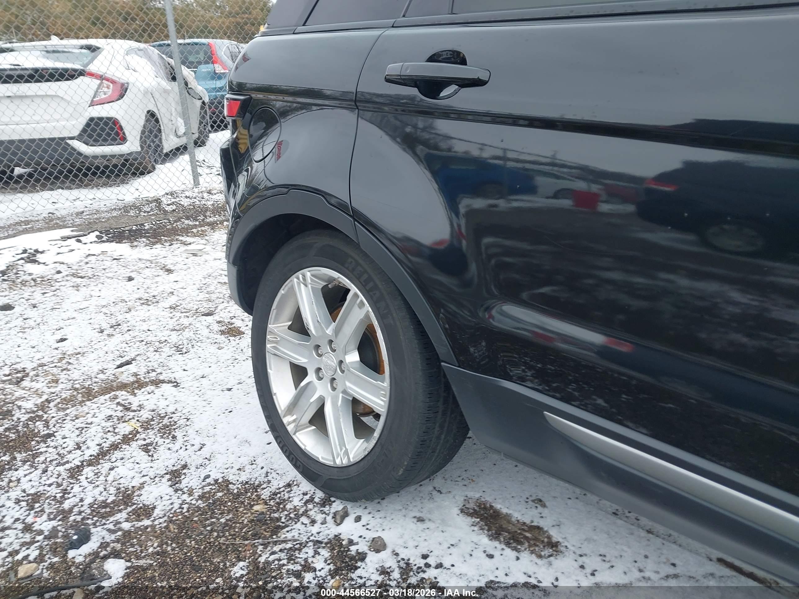 LAND ROVER image 6