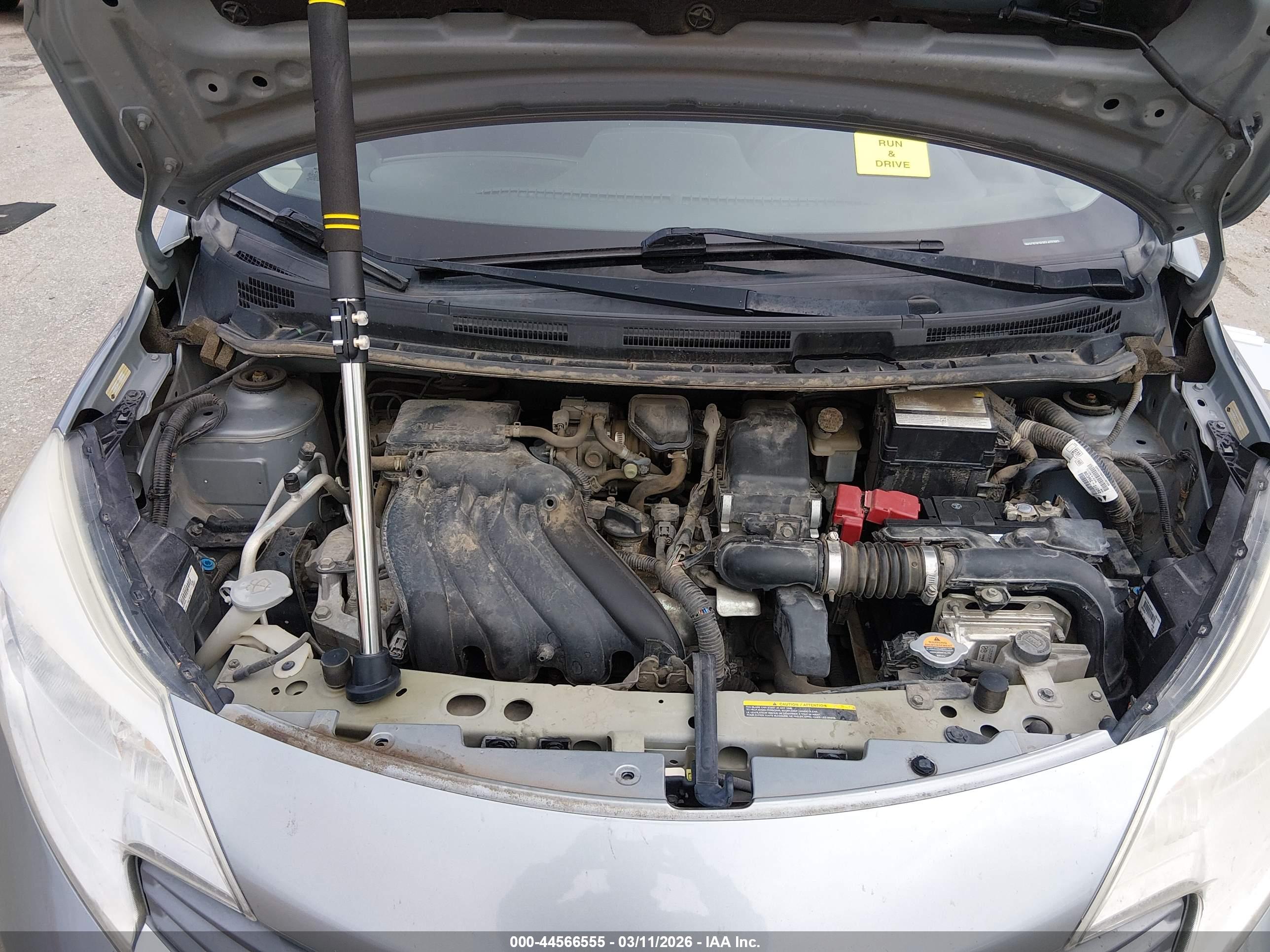 NISSAN VERSA image 10