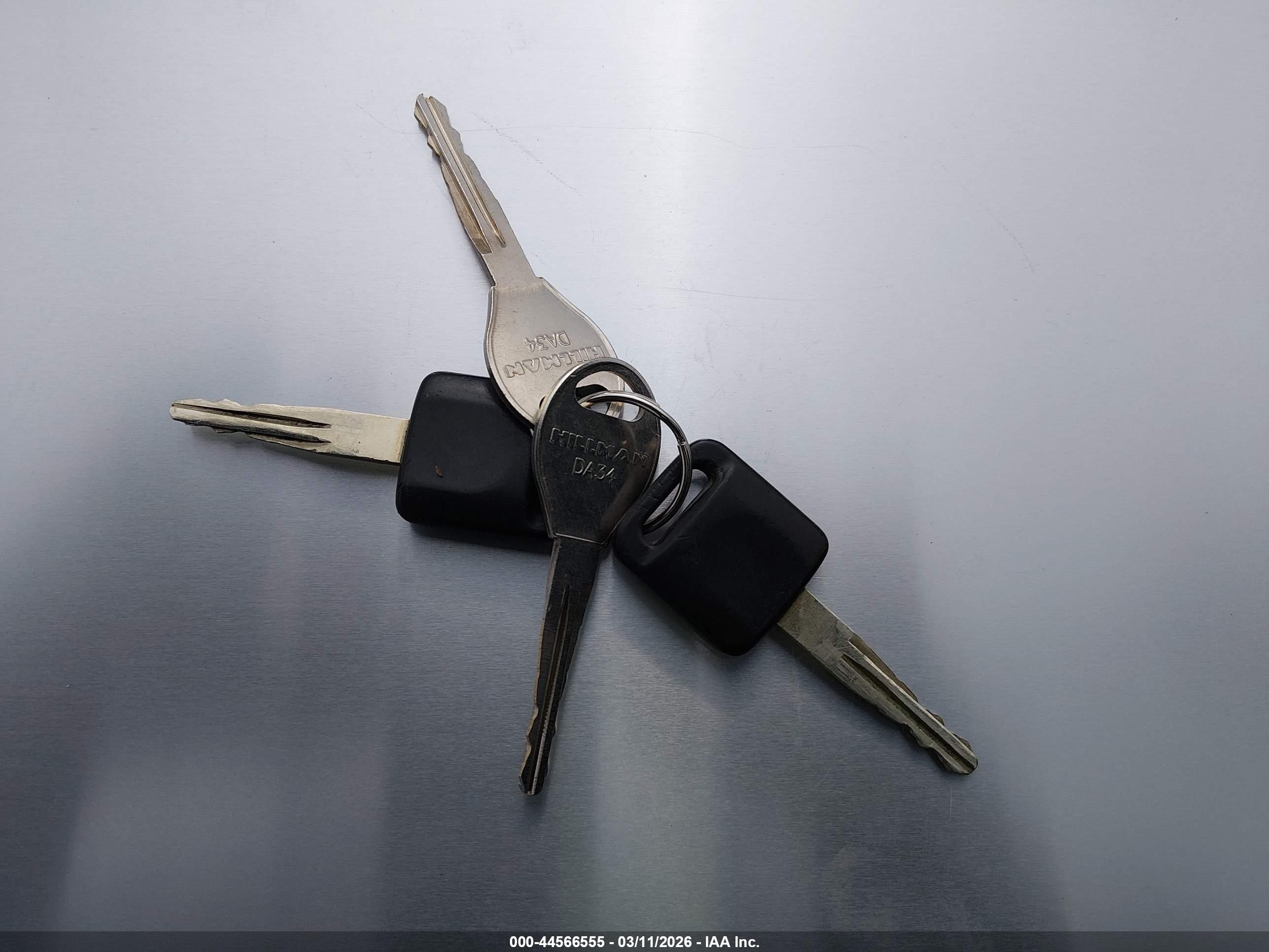 NISSAN VERSA image 11